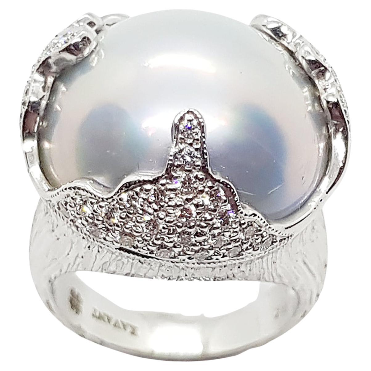 Bluish Grey Mabe Pearl with Diamond Ring Set in 18 Karat White Gold Settings For Sale