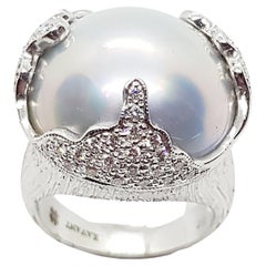 Bluish Grey Mabe Pearl with Diamond Ring Set in 18 Karat White Gold Settings