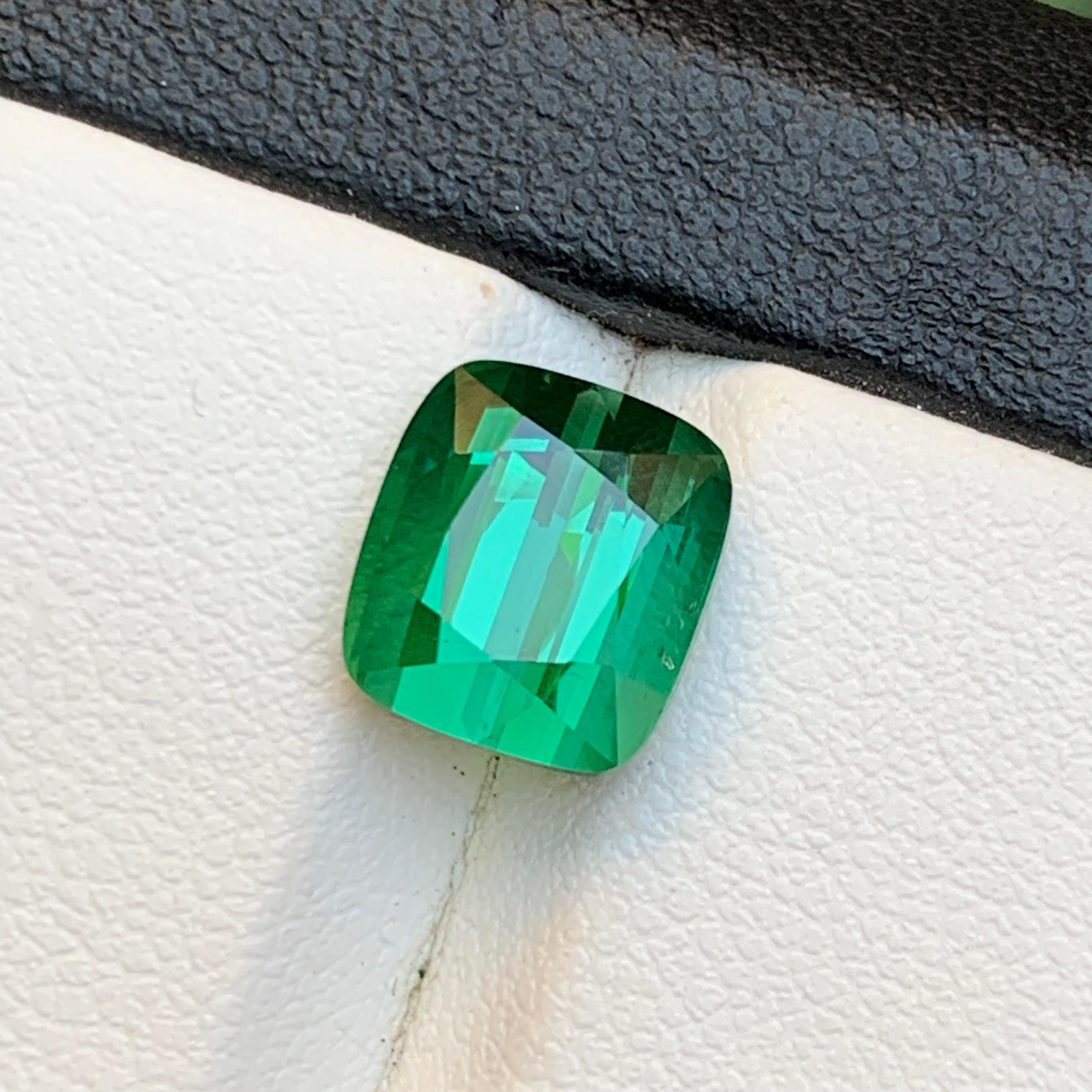 Gemma sfusa di tormalina naturale dalla tonalità bluastra da 4,35 carati con taglio a cuscino per anello in vendita 5