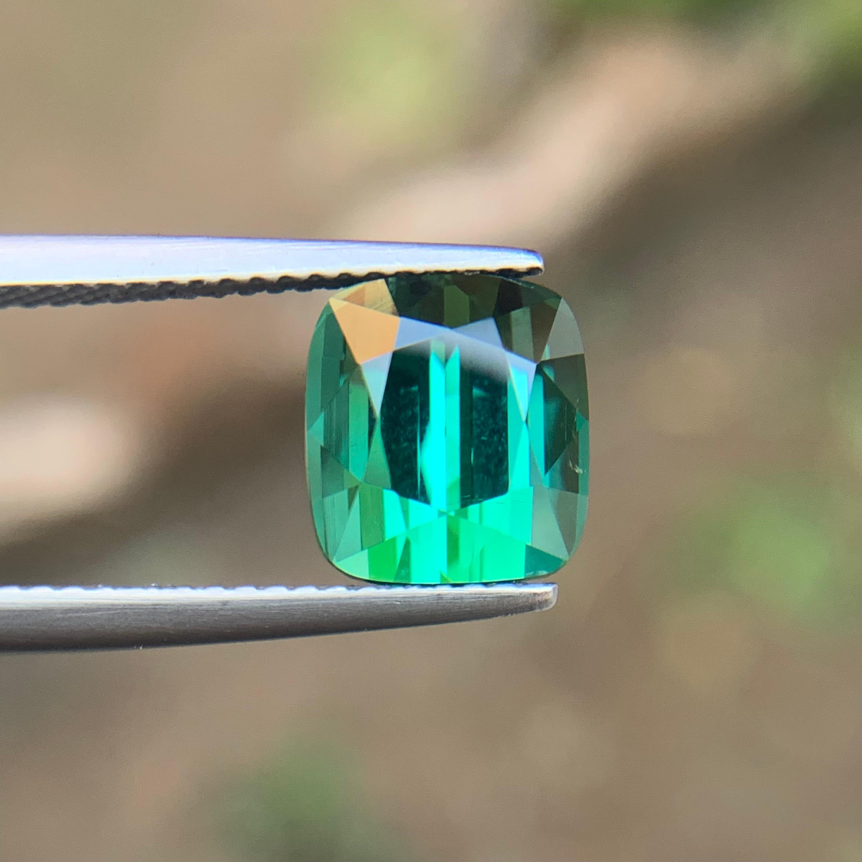 Gemma sfusa di tormalina naturale dalla tonalità bluastra da 4,35 carati con taglio a cuscino per anello in vendita 6