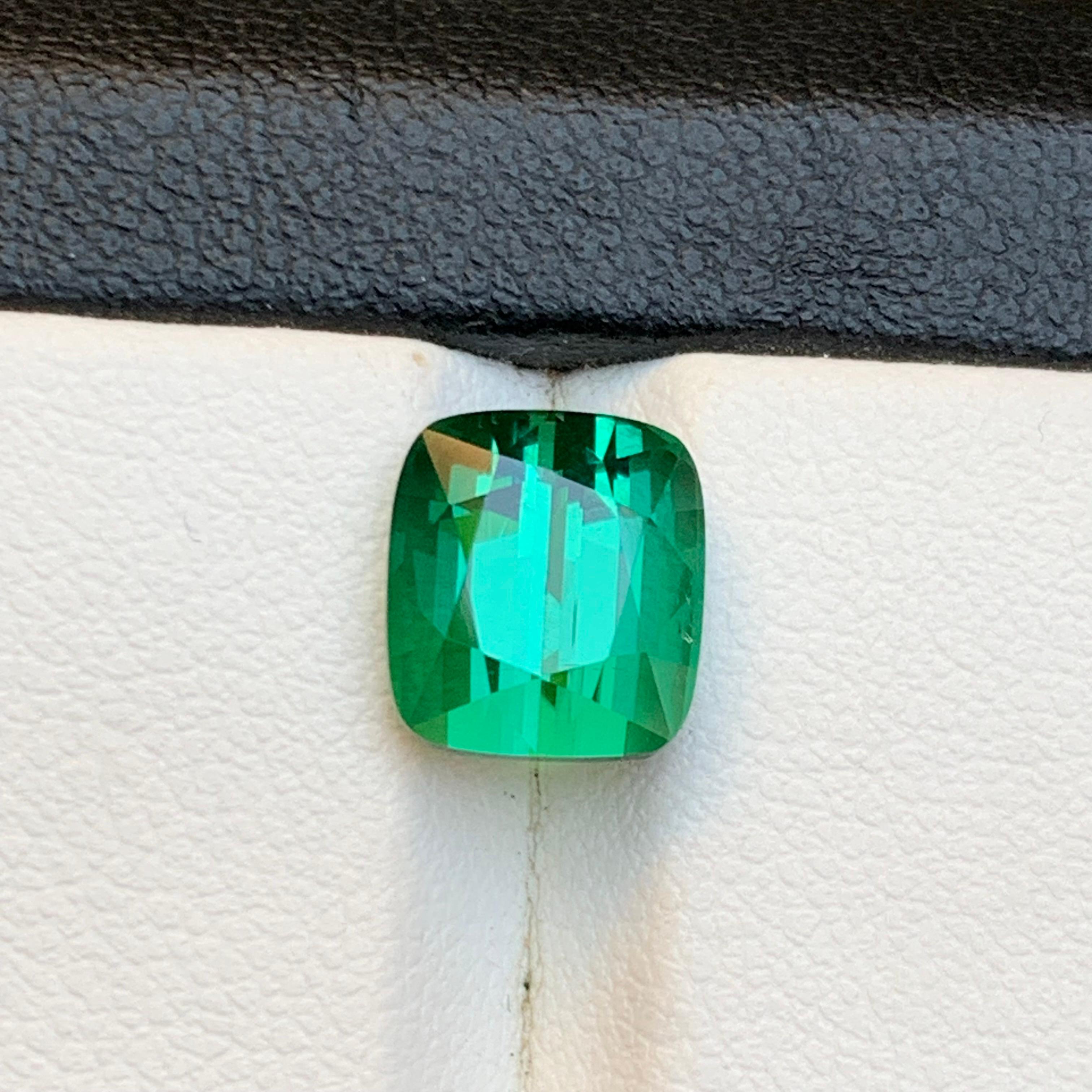 Gemma sfusa di tormalina naturale dalla tonalità bluastra da 4,35 carati con taglio a cuscino per anello in vendita 7