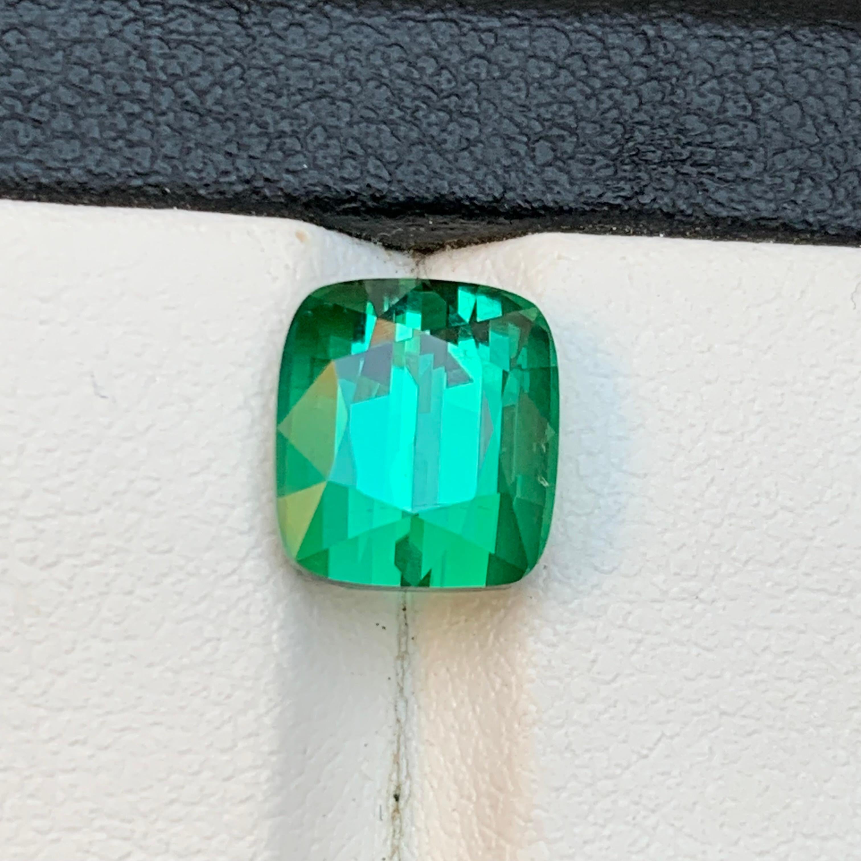 Gemma sfusa di tormalina naturale dalla tonalità bluastra per anelli, collane, ciondoli, braccialetti o qualsiasi altro gioiello!

💎 TIPO DI GEMMA: Tormalina
⚖️ PESO: 4,35 Carati
🪚 FORMA E TAGLIO: Taglio a cuscino
📏 DIMENSIONI (MM): 9,06 x 8,23 x