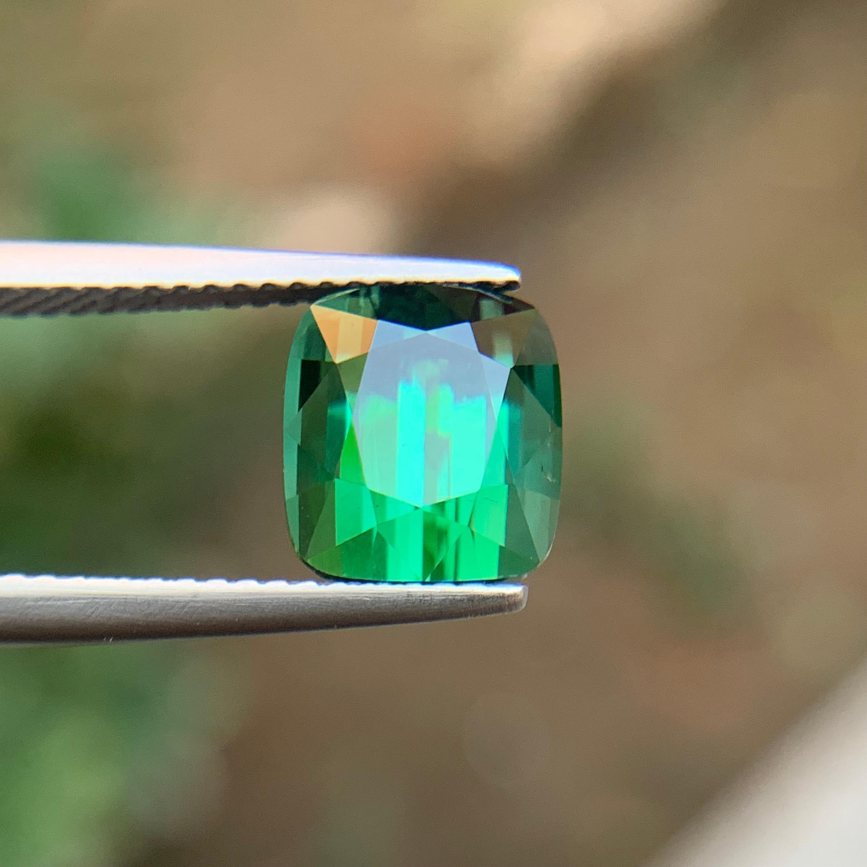 Gemma sfusa di tormalina naturale dalla tonalità bluastra da 4,35 carati con taglio a cuscino per anello In condizioni Nuovo in vendita a Peshawar, PK