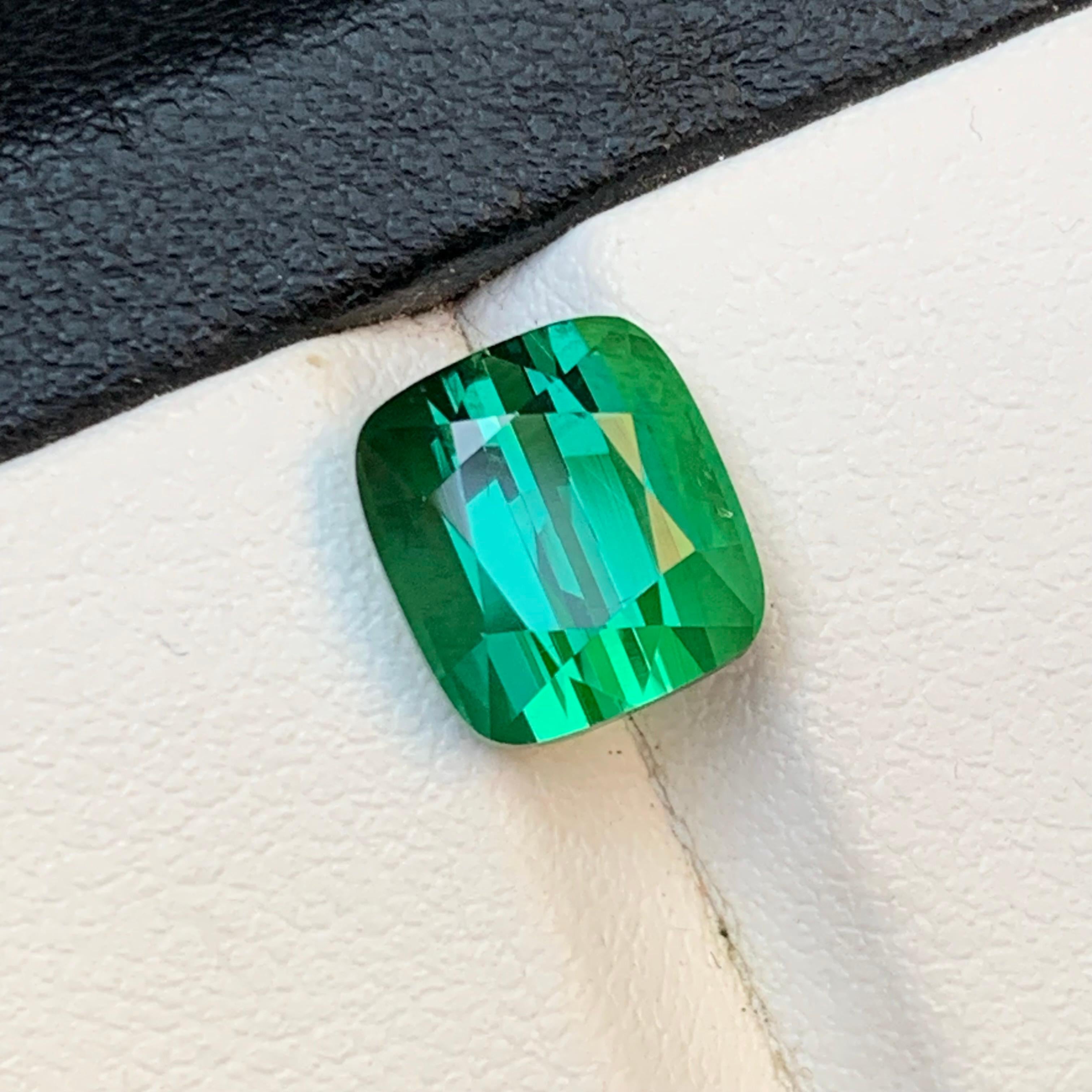 Gemma sfusa di tormalina naturale dalla tonalità bluastra da 4,35 carati con taglio a cuscino per anello in vendita 2