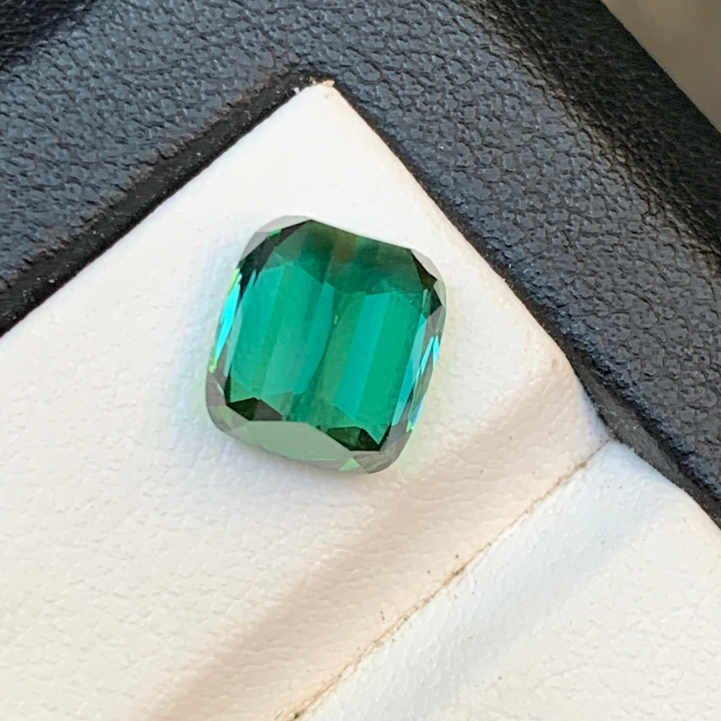 Gemma sfusa di tormalina naturale dalla tonalità bluastra da 4,35 carati con taglio a cuscino per anello in vendita 3