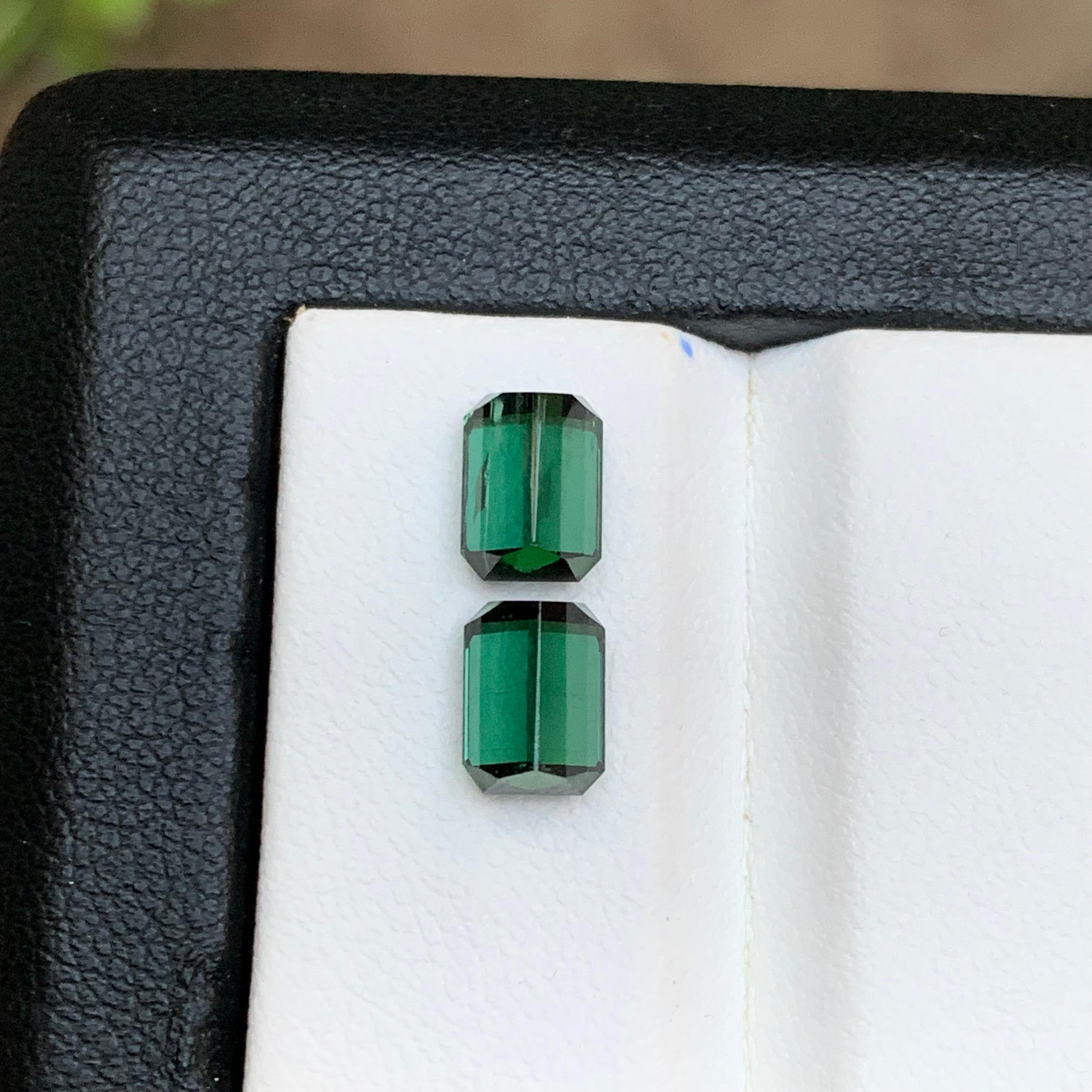 Gemme sfuse di tormalina naturale dalla tonalità bluastra vicine alla coppia 3.05 ct-Gioielli in vendita 4