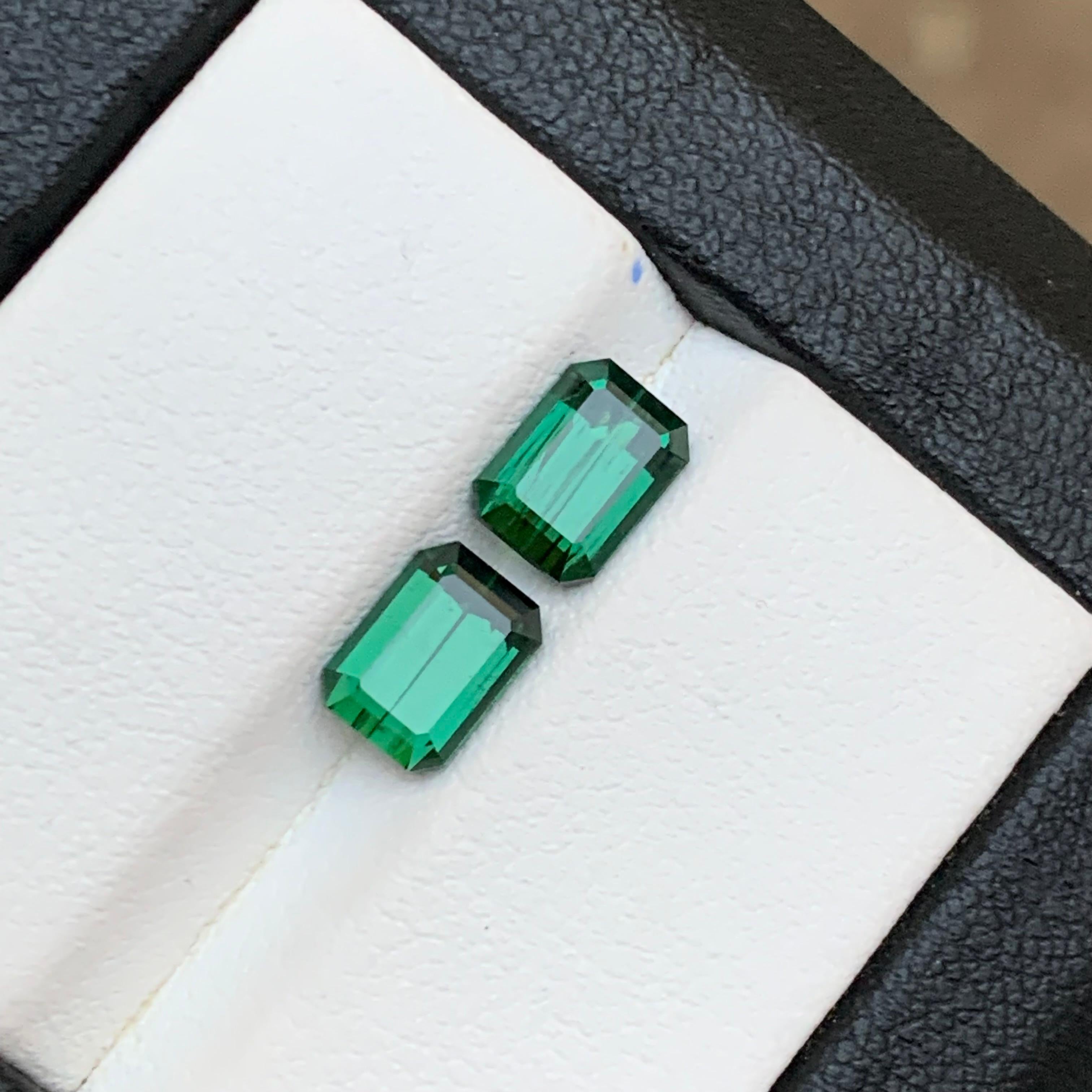 Gemme sfuse di tormalina naturale dalla tonalità bluastra vicine alla coppia 3.05 ct-Gioielli in vendita 5