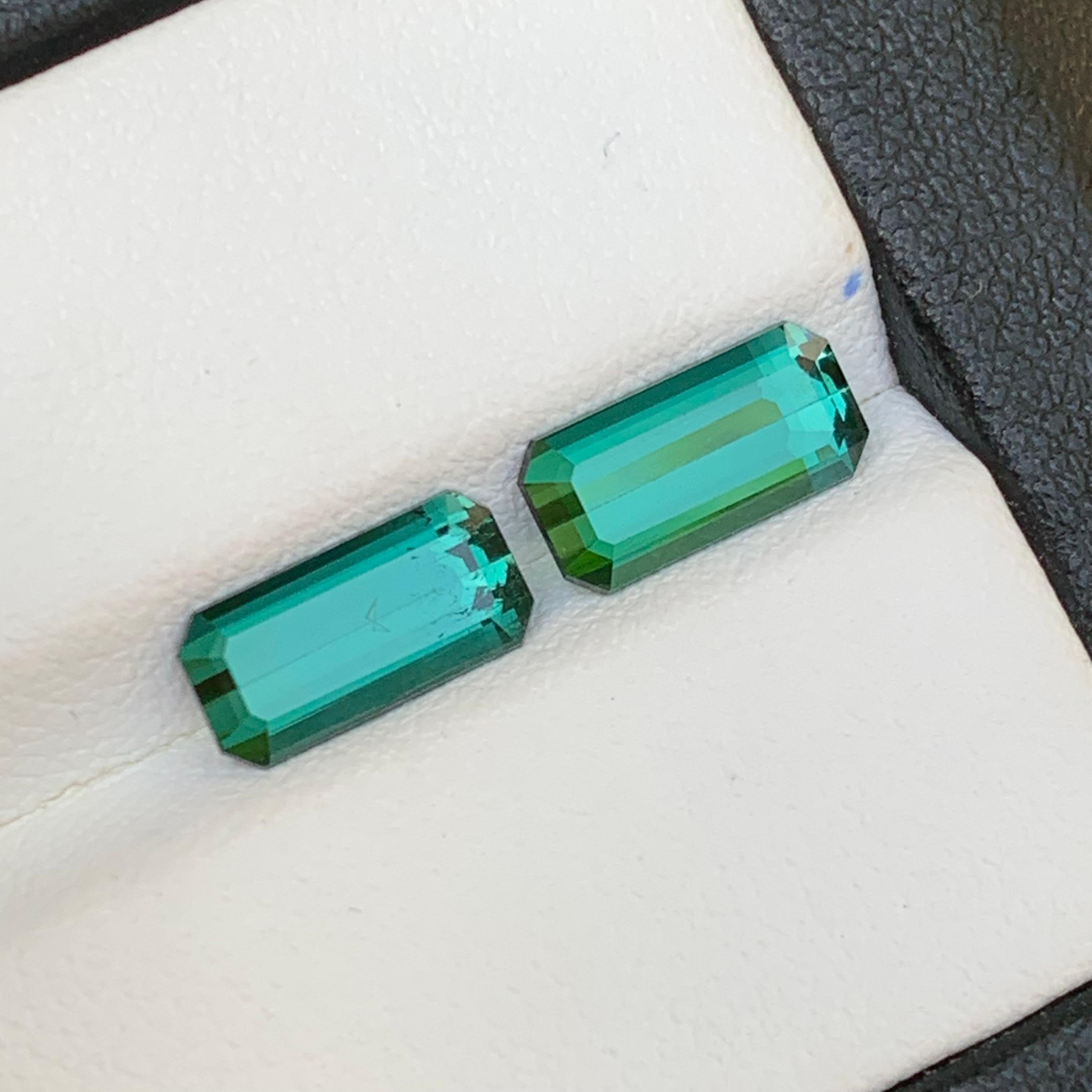 Gemme sfuse di tormalina naturale dalla tonalità bluastra vicine alla coppia 3.05 ct-Gioielli in vendita 5