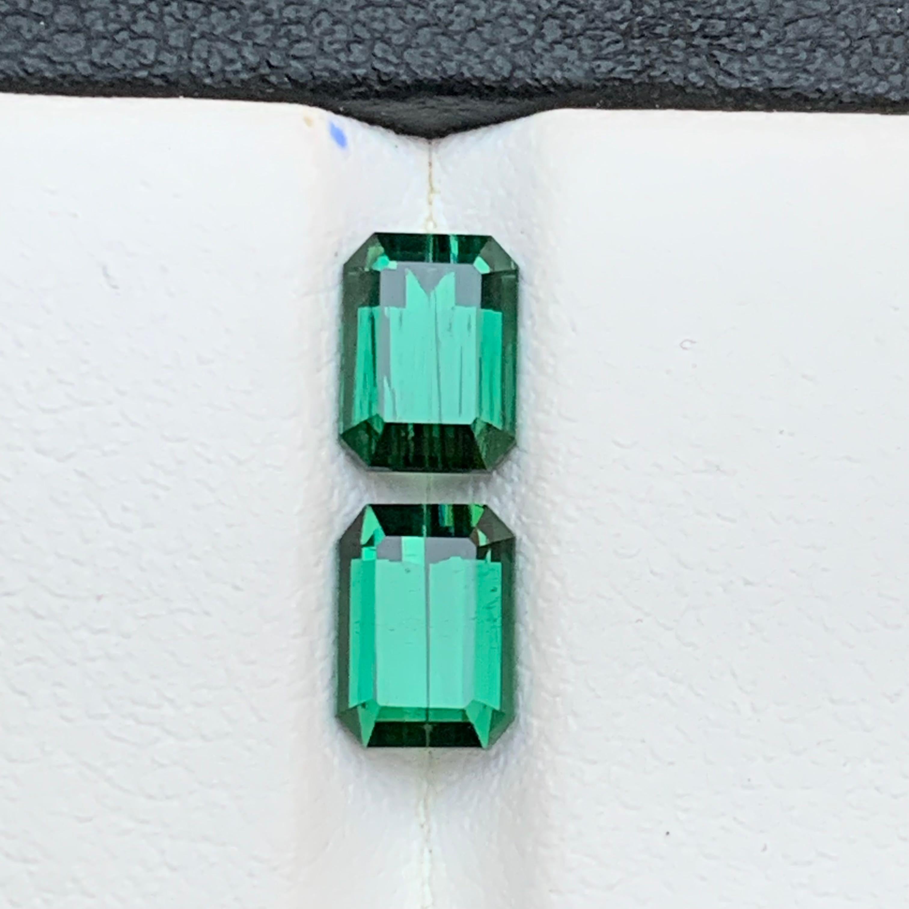 Gemme sfuse di tormalina naturale dalla tonalità bluastra vicine alla coppia 3.05 ct-Gioielli in vendita 6