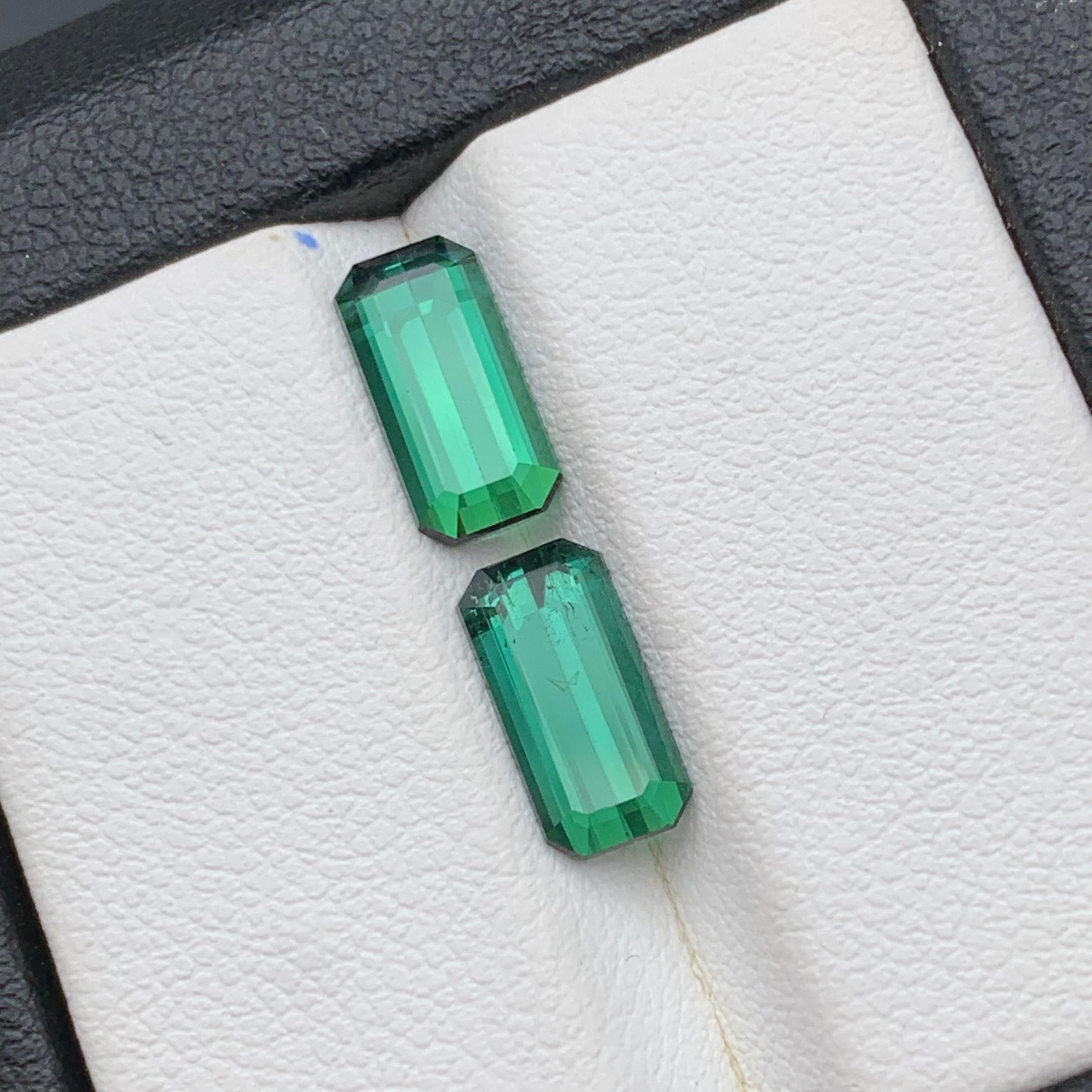 Contemporaneo Gemme sfuse di tormalina naturale dalla tonalità bluastra vicine alla coppia 3.05 ct-Gioielli in vendita