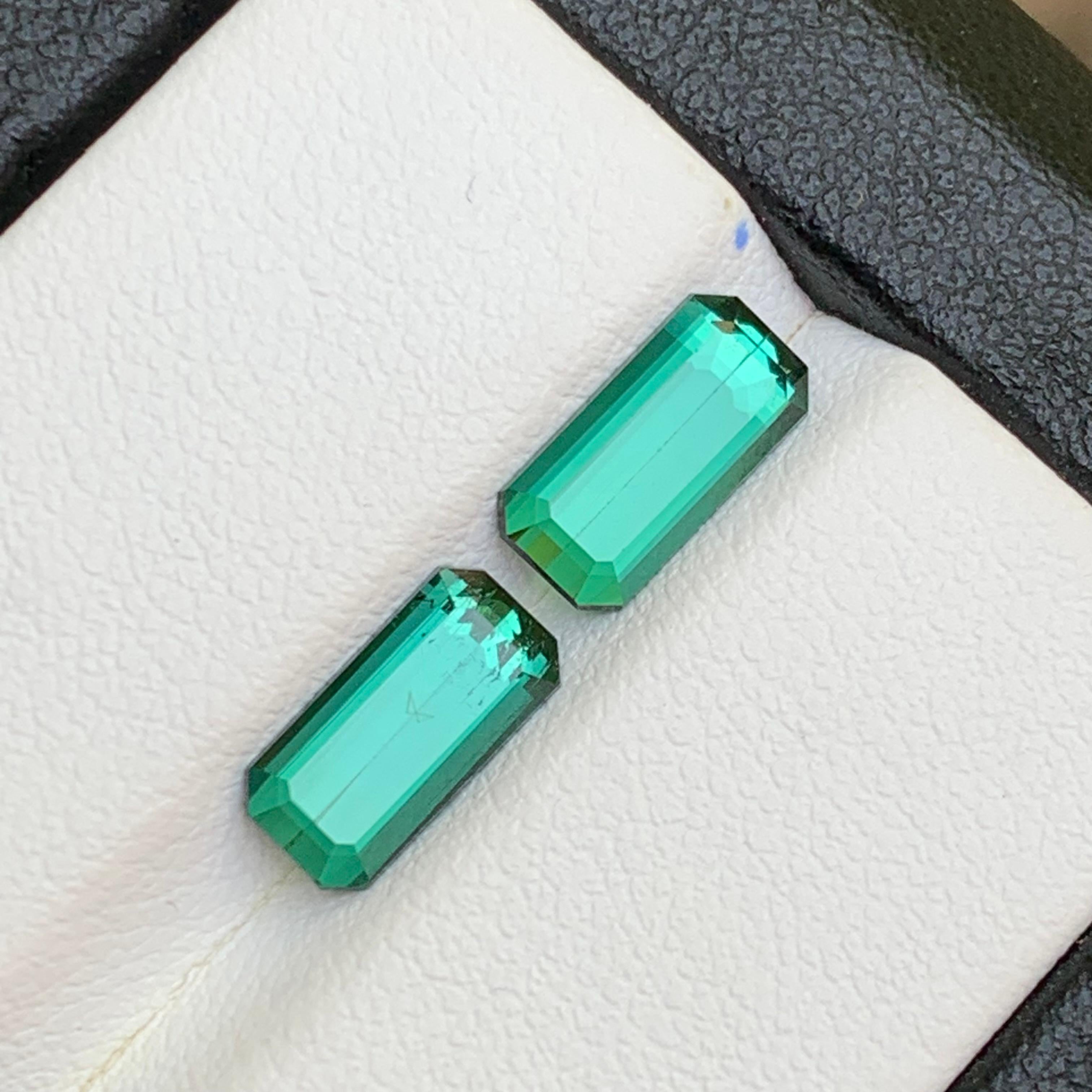 Taglio smeraldo Gemme sfuse di tormalina naturale dalla tonalità bluastra vicine alla coppia 3.05 ct-Gioielli in vendita