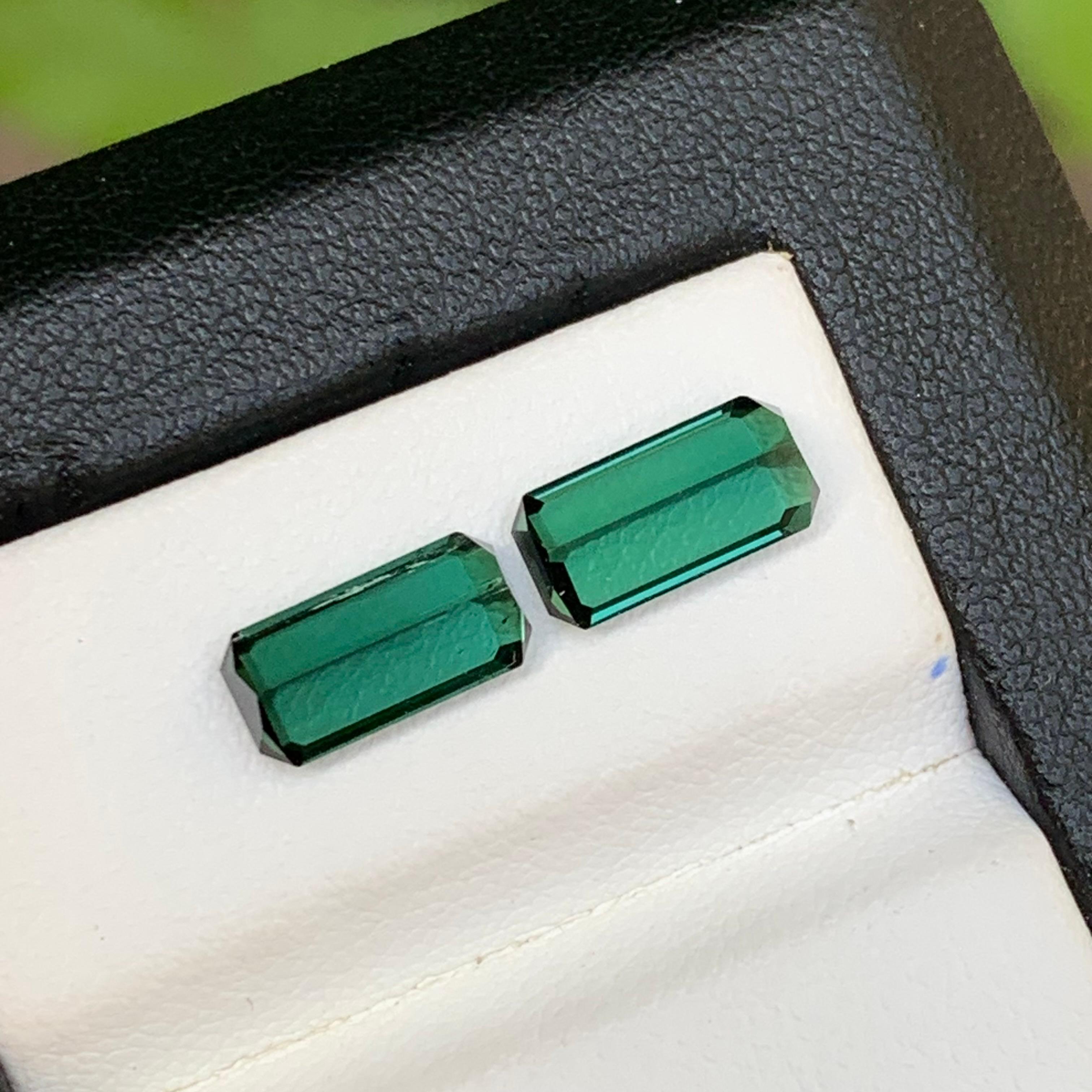 Gemme sfuse di tormalina naturale dalla tonalità bluastra vicine alla coppia 3.05 ct-Gioielli In condizioni Nuovo in vendita a Peshawar, PK