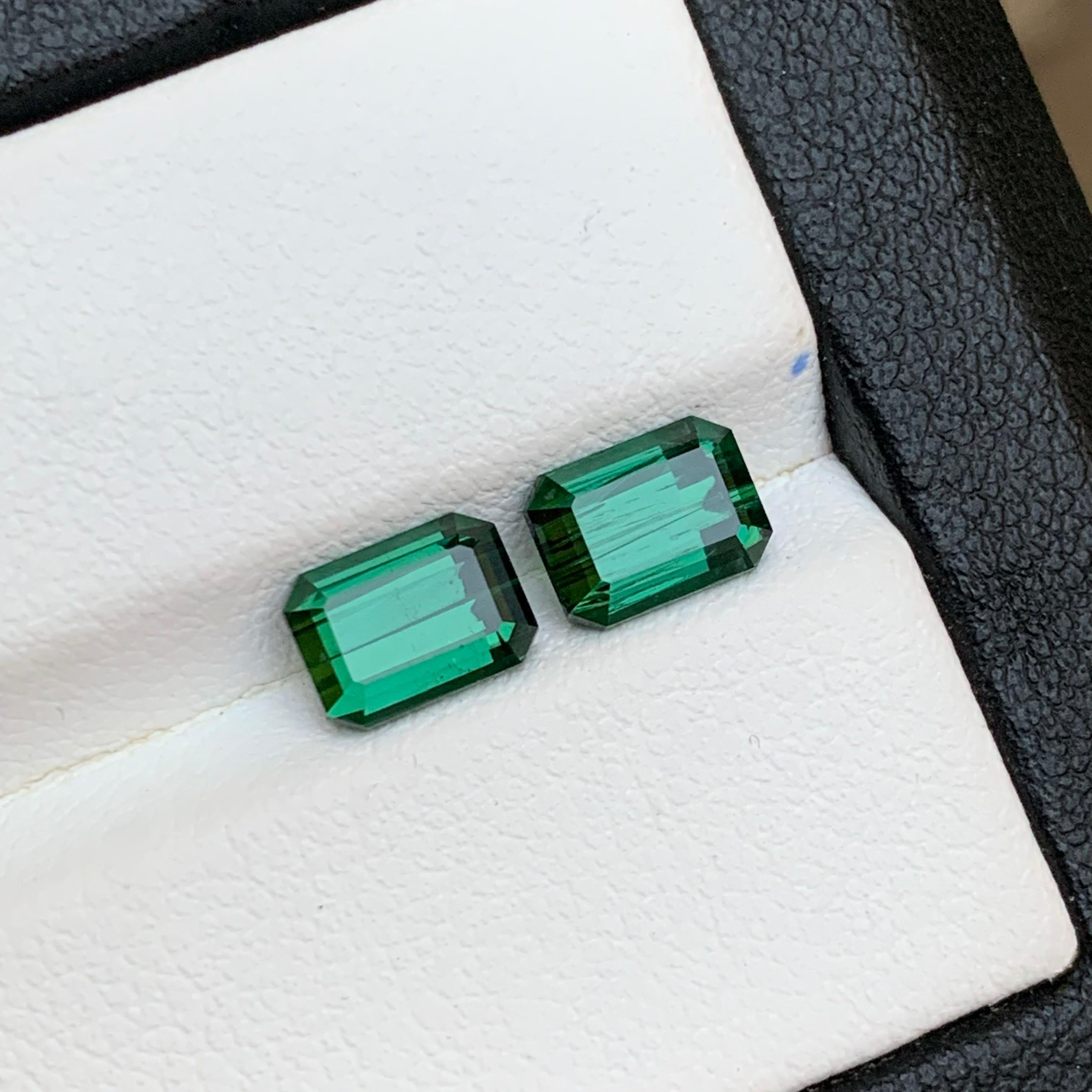 Gemme sfuse di tormalina naturale dalla tonalità bluastra vicine alla coppia 3.05 ct-Gioielli in vendita 2