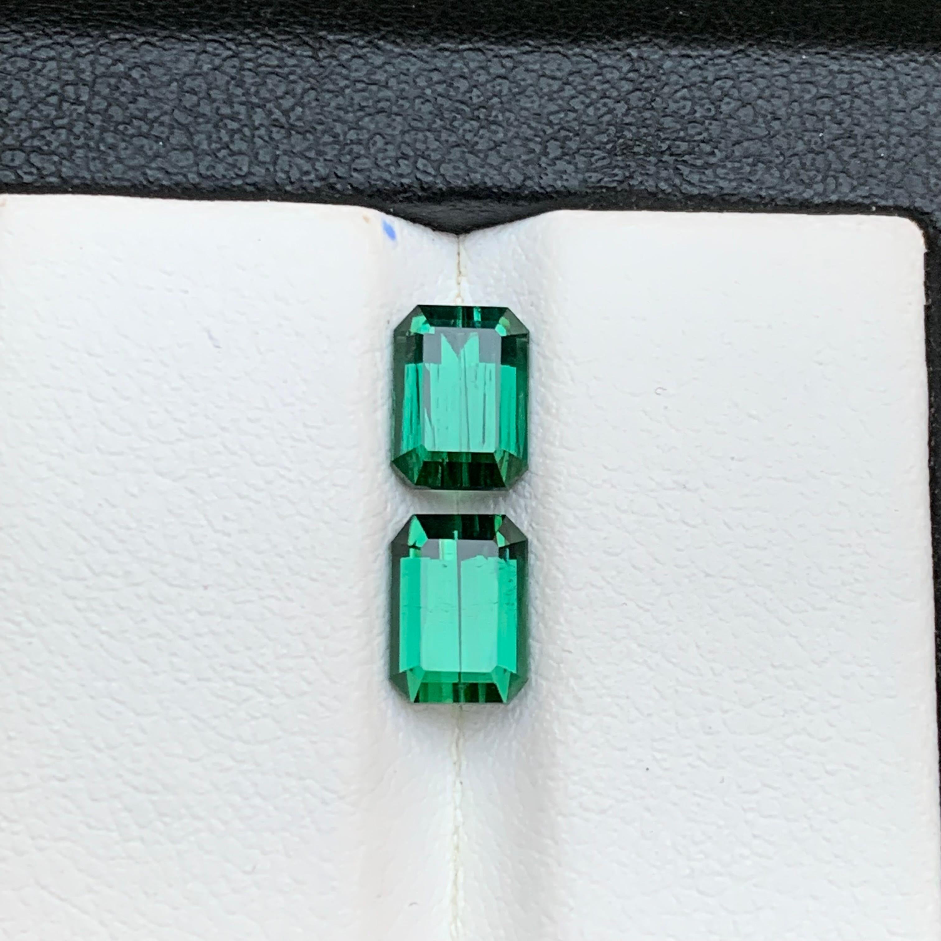 Gemme sfuse di tormalina naturale dalla tonalità bluastra vicine alla coppia 3.05 ct-Gioielli in vendita 3