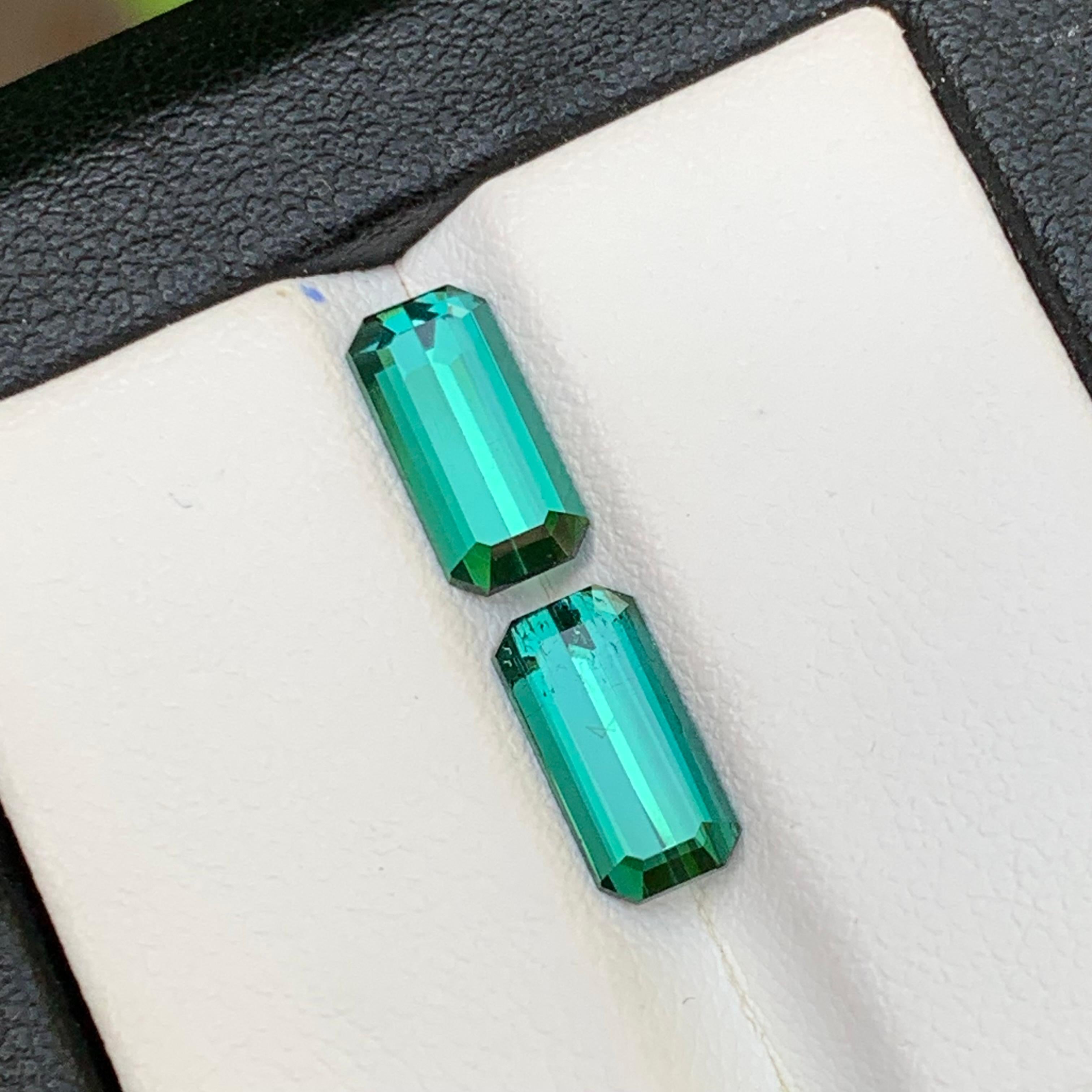 Gemme sfuse di tormalina naturale dalla tonalità bluastra vicine alla coppia 3.05 ct-Gioielli in vendita 3