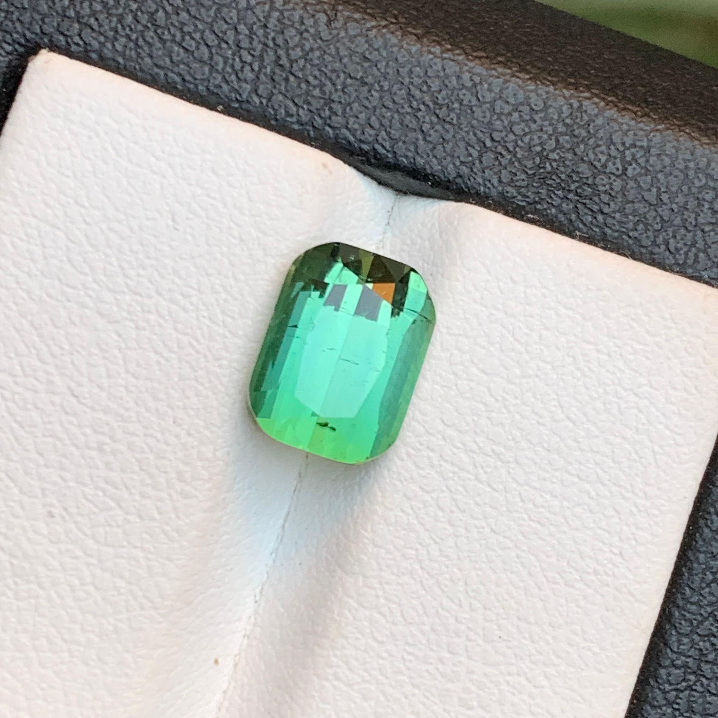 Bluish Hue Light Green Natural Tourmaline Ring Loose Gemstone 3.85Ct for Jewelry For Sale 4