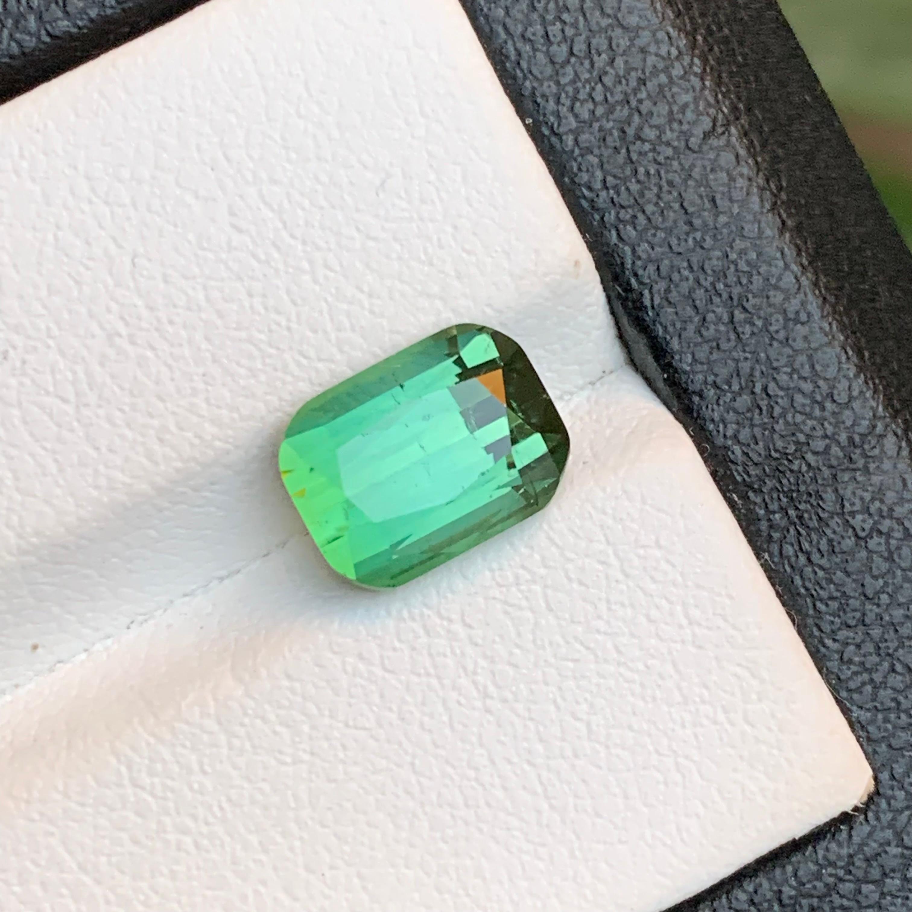 Women's or Men's Bluish Hue Light Green Natural Tourmaline Ring Loose Gemstone 3.85Ct for Jewelry For Sale