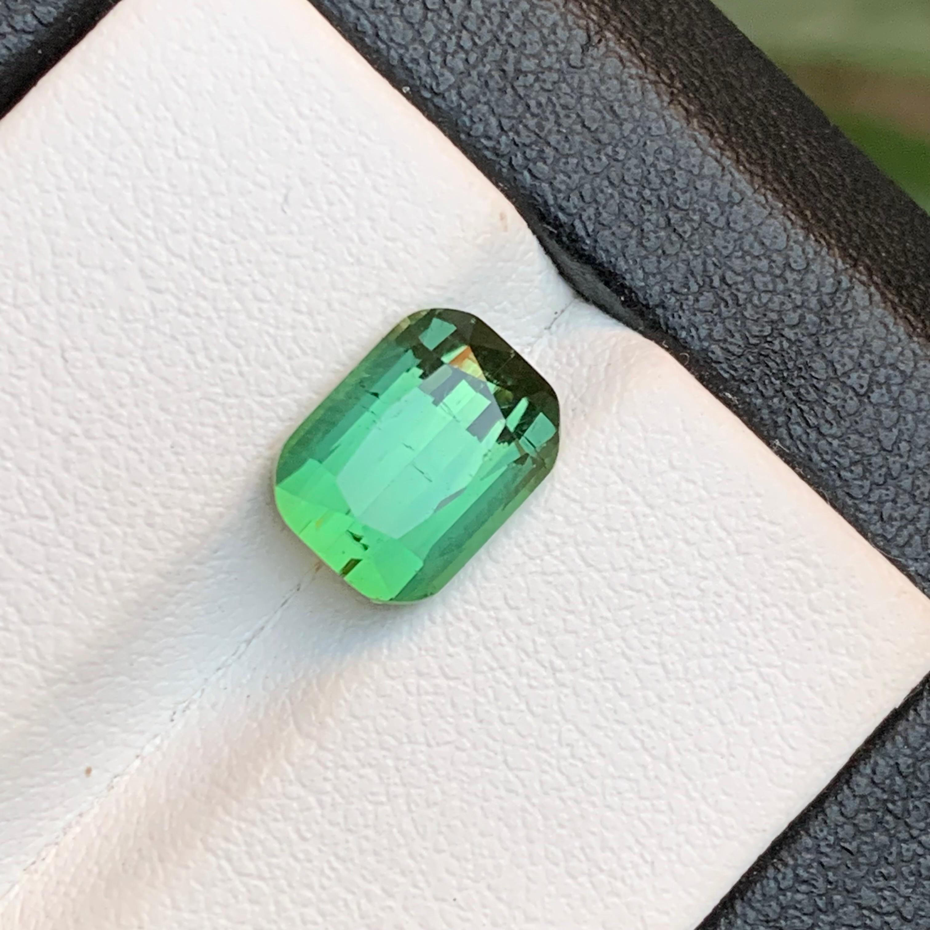 Bluish Hue Light Green Natural Tourmaline Ring Loose Gemstone 3.85Ct for Jewelry For Sale 2