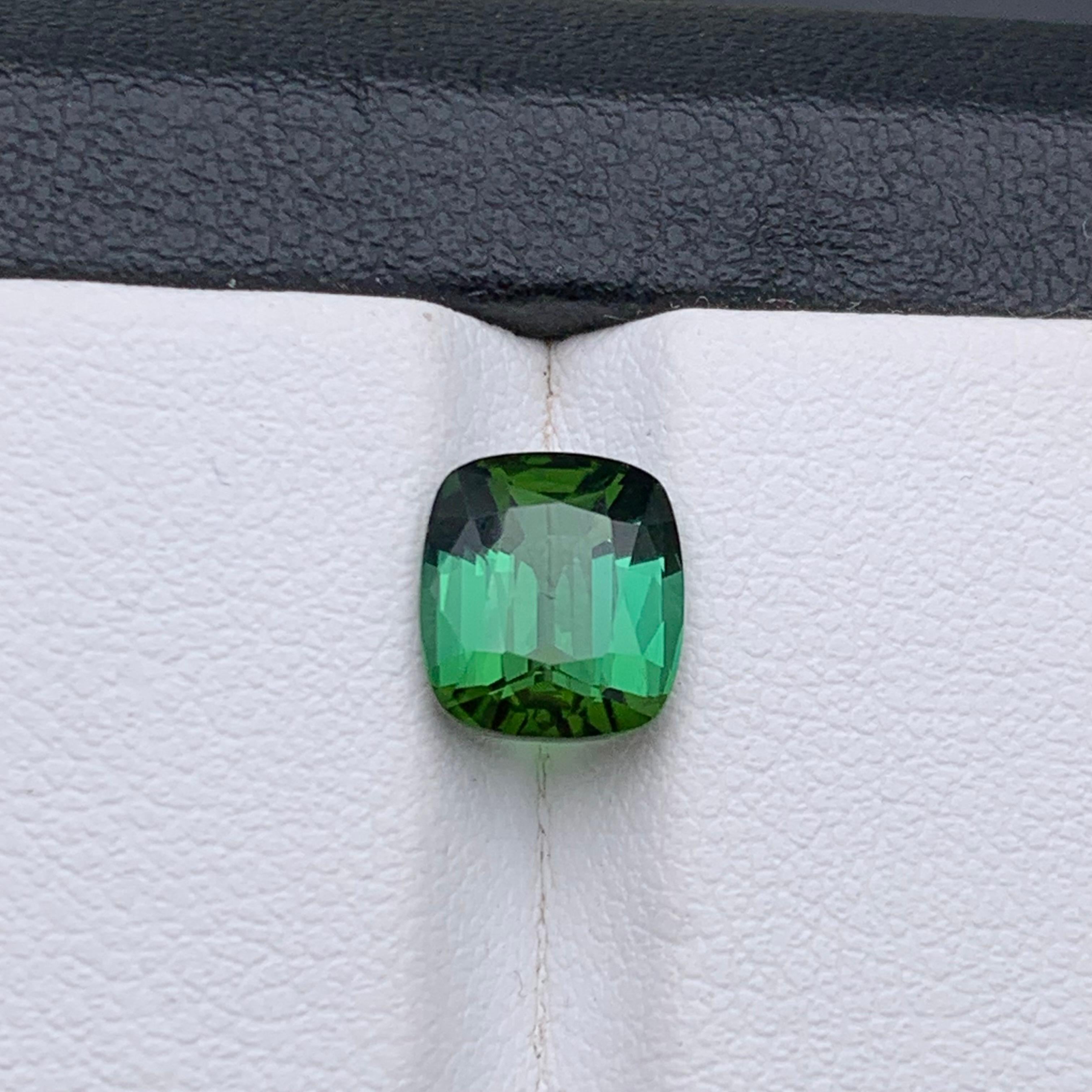 Anello con tormalina naturale verde ricca di tonalità bluastra, gemma sciolta da 2,25 carati con taglio a cuscino in vendita 5