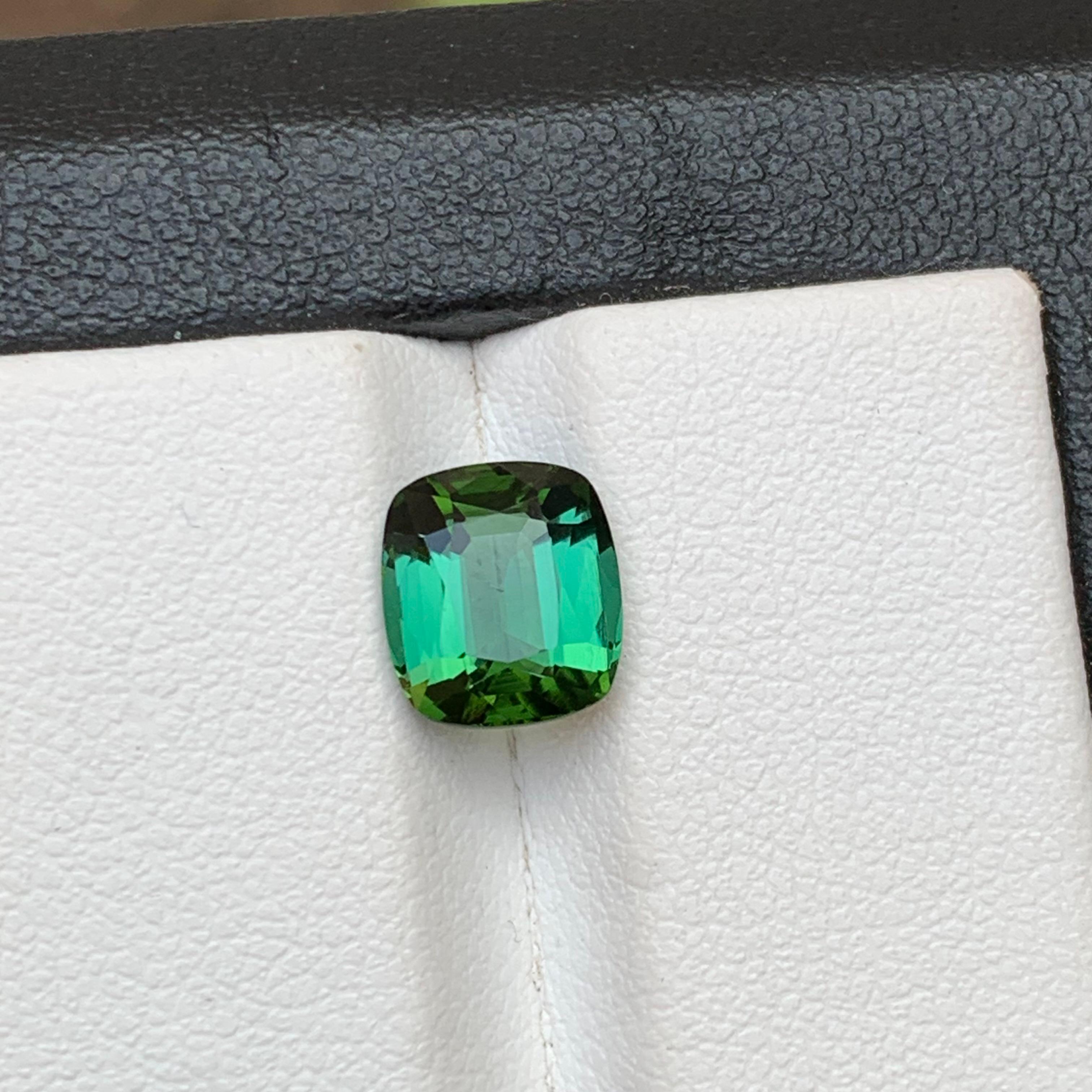 Anello con tormalina naturale verde ricca di tonalità bluastra, gemma sciolta da 2,25 carati con taglio a cuscino in vendita 7