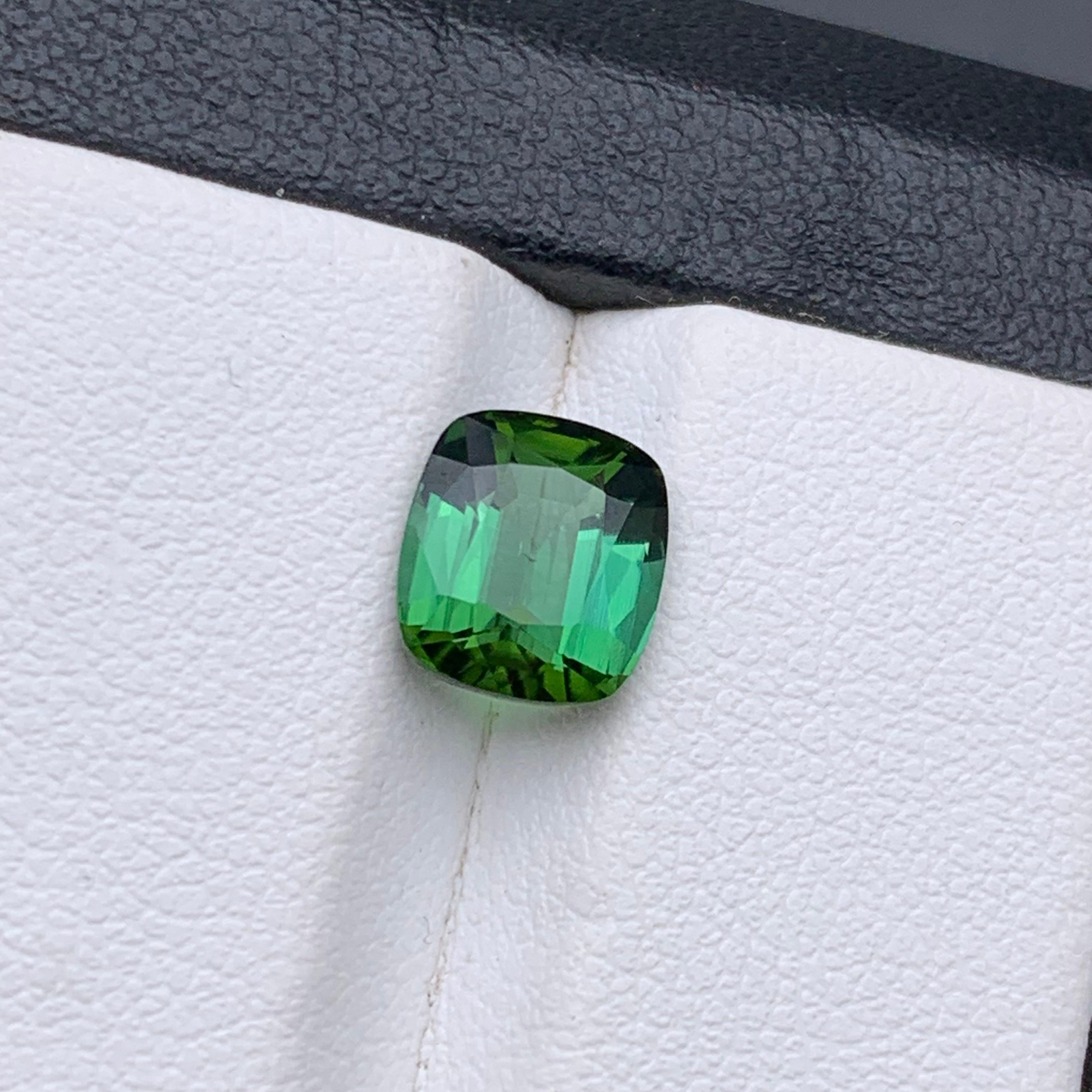 Anello con tormalina naturale verde ricca di tonalità bluastra, gemma sciolta da 2,25 carati con taglio a cuscino In condizioni Nuovo in vendita a Peshawar, PK