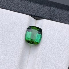 Anello con tormalina naturale verde ricca di tonalità bluastra, gemma sciolta da 2,25 carati con taglio a cuscino