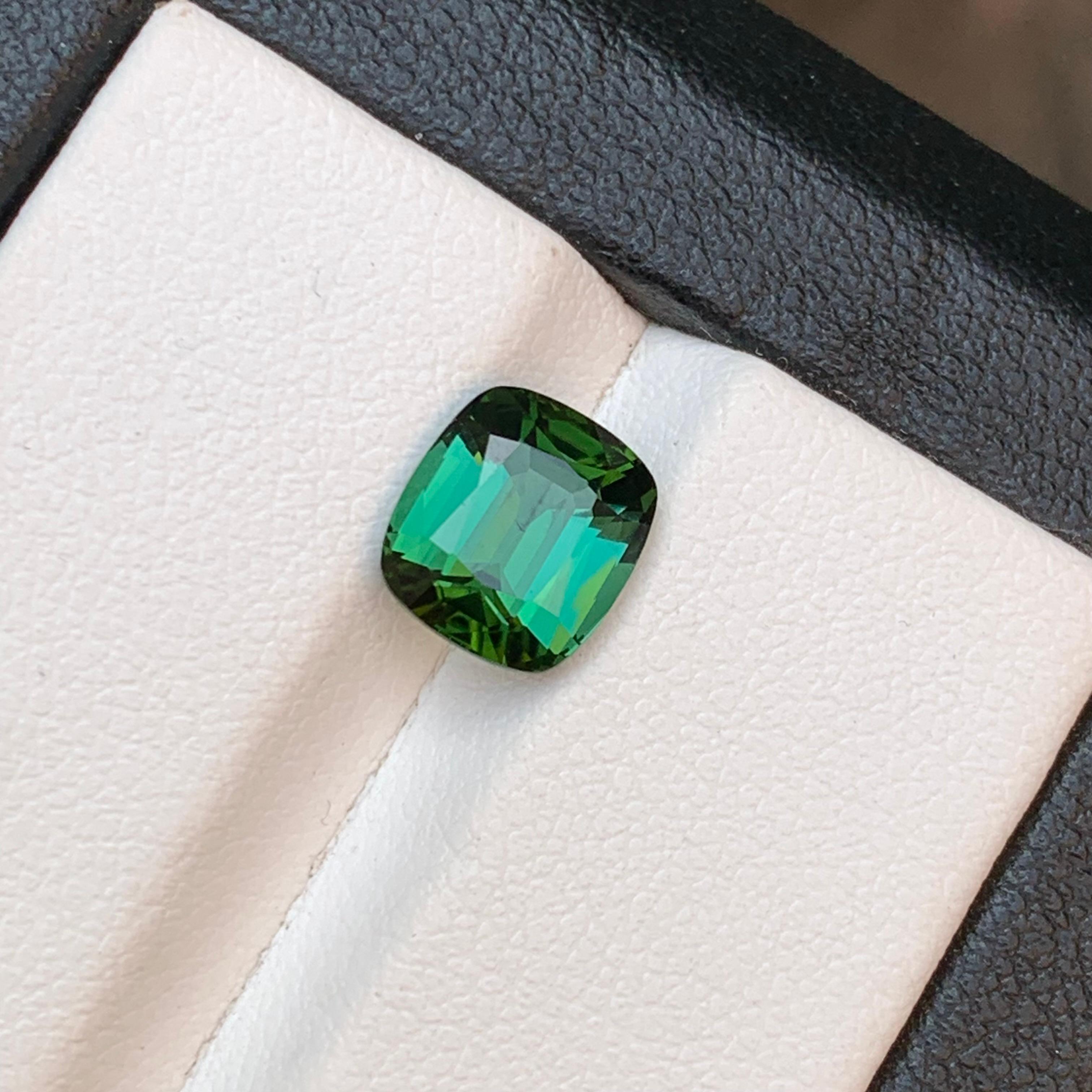 Anello con tormalina naturale verde ricca di tonalità bluastra, gemma sciolta da 2,25 carati con taglio a cuscino in vendita 2