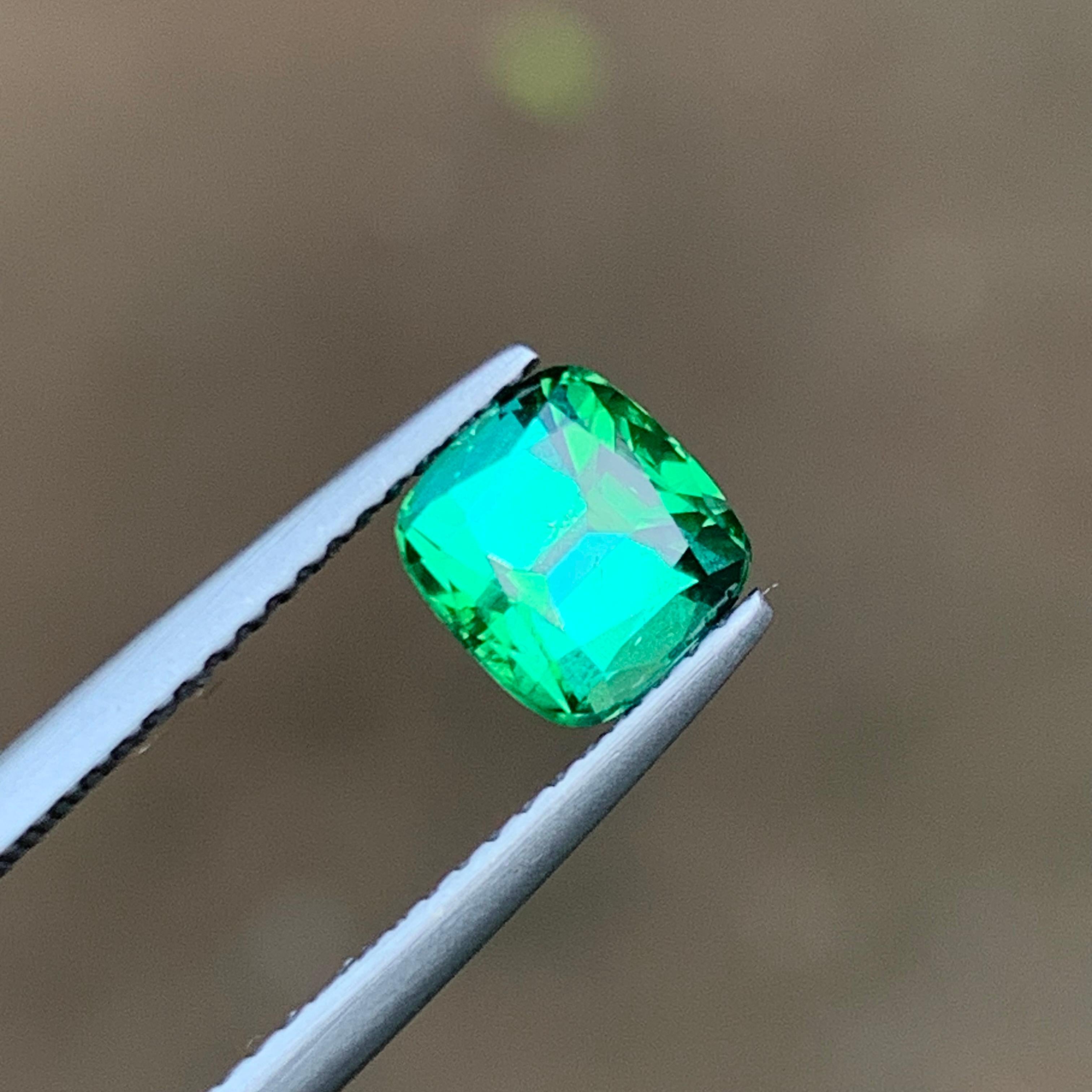 Contemporain Bague en tourmaline naturelle vert lagon bleuté taille coussin de 1,40 carat en vente