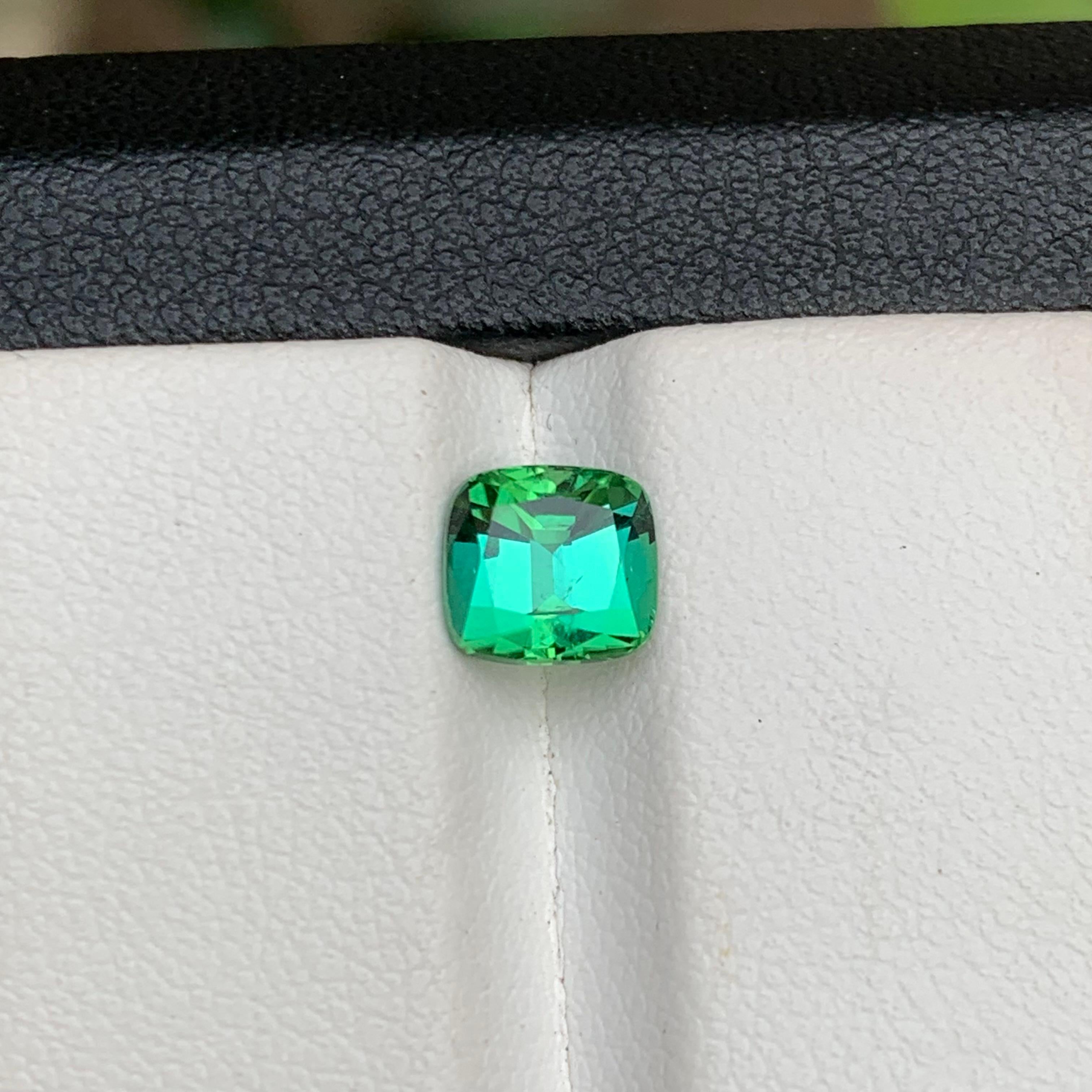 Taille coussin Bague en tourmaline naturelle vert lagon bleuté taille coussin de 1,40 carat en vente