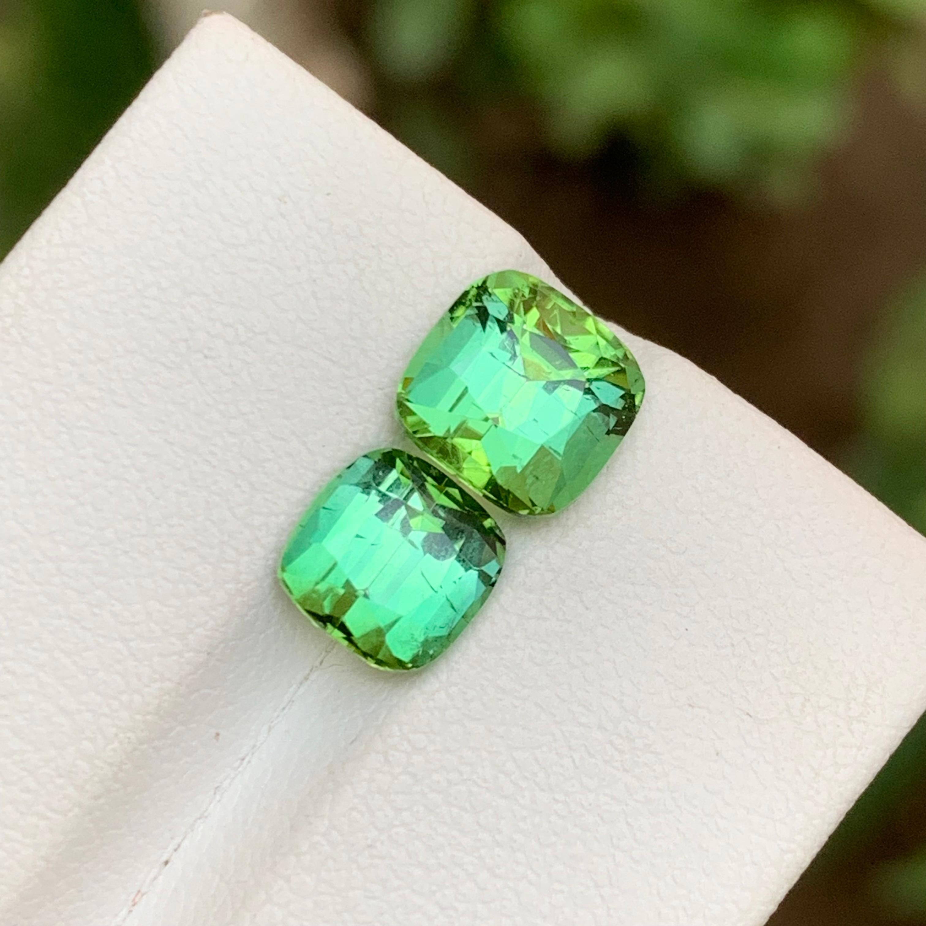 Contemporain Pierres précieuses tourmaline naturelle vert menthe bleuté taille coussin de 4,85 carats pour bijouterie en vente