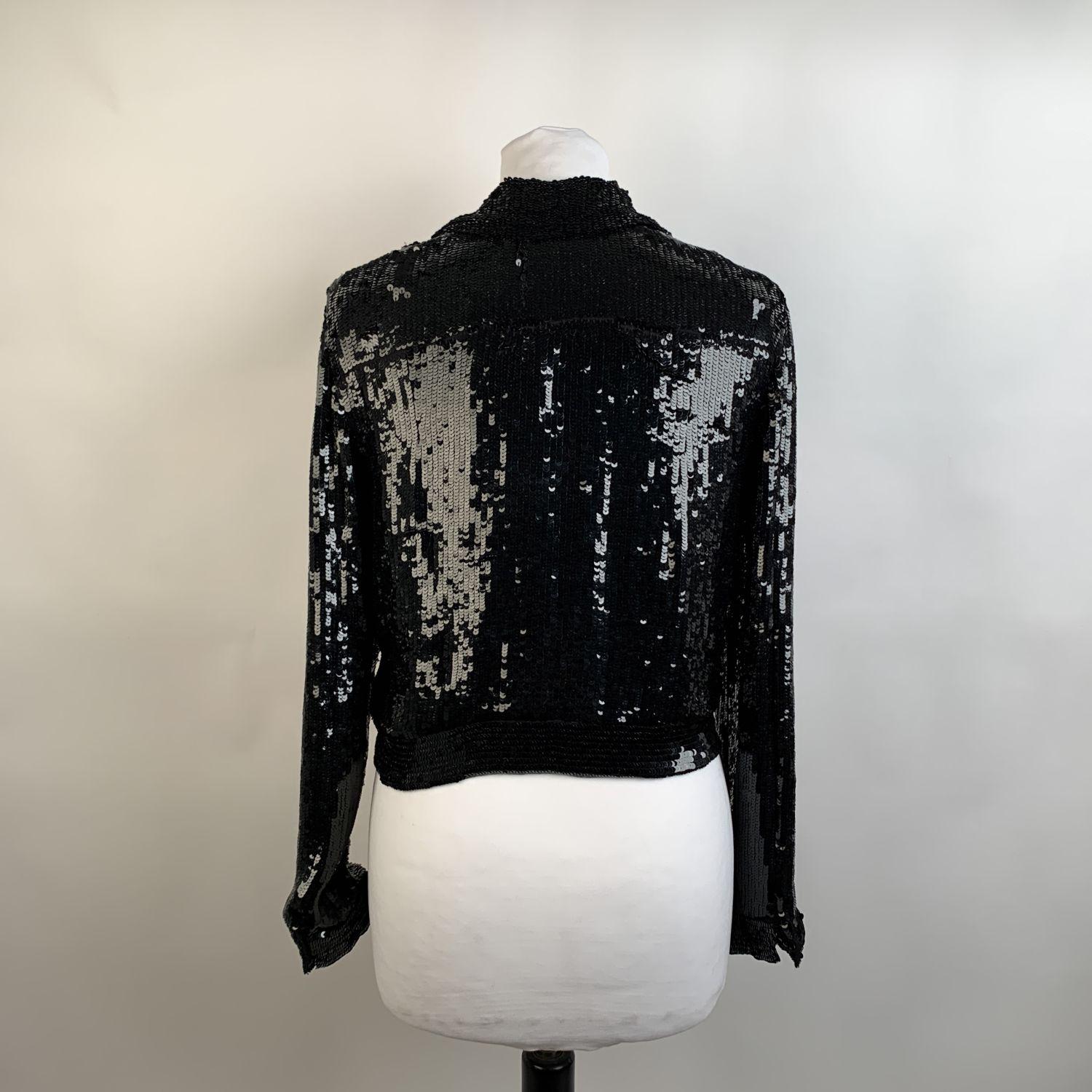 Blumarine black sequin jacket. It features a jeans jacket style, a buttoned front, 2 front mock chest flap pockets and long sleeve styling . Chiffon lining. Size is not indicated. Estimated size is a SMALL size



Details

MATERIAL: Sequins

COLOR: