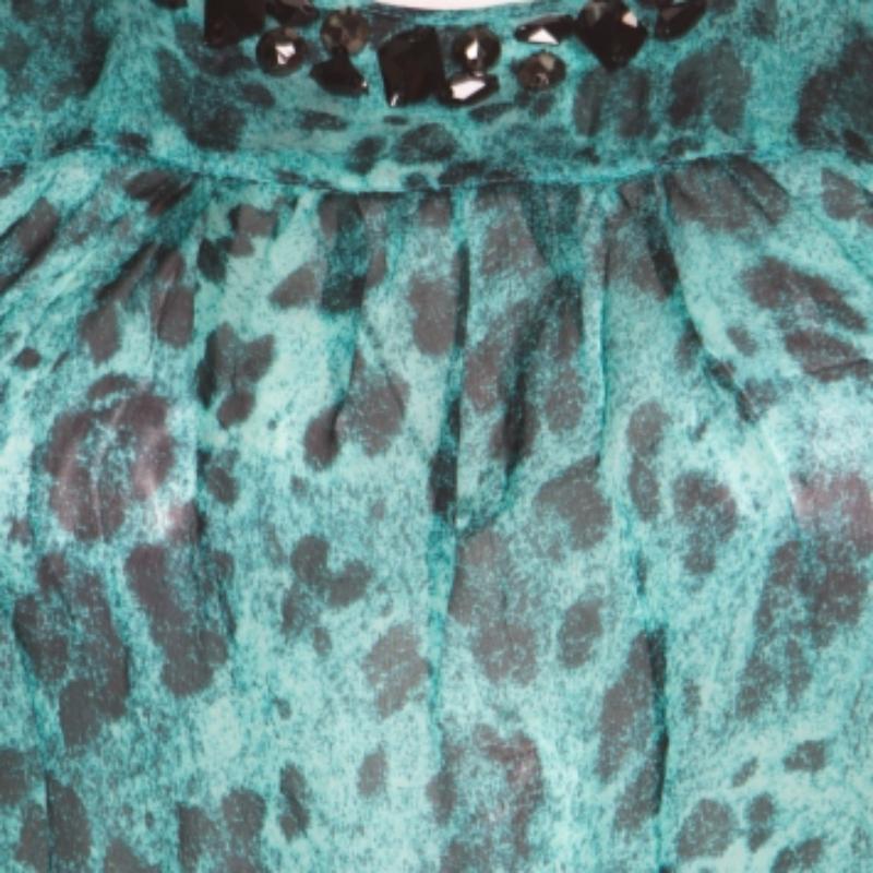 Blumarine Blusa Cuello Adornado Seda Estampada Animales Azul y Negro M en Bueno estado para la venta en Dubai, Al Qouz 2