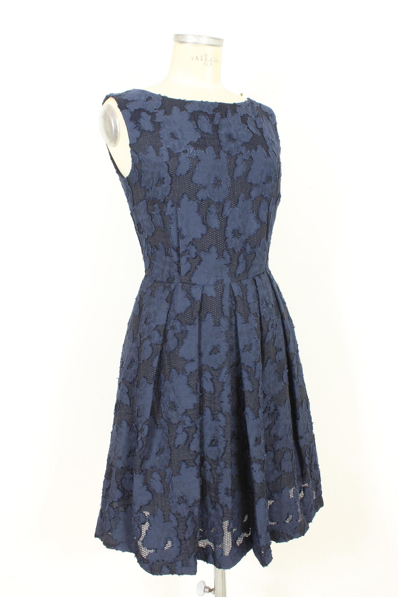 Blumarine Blue Lace Evening Sheath Dress 2000s In New Condition For Sale In Brindisi, Bt