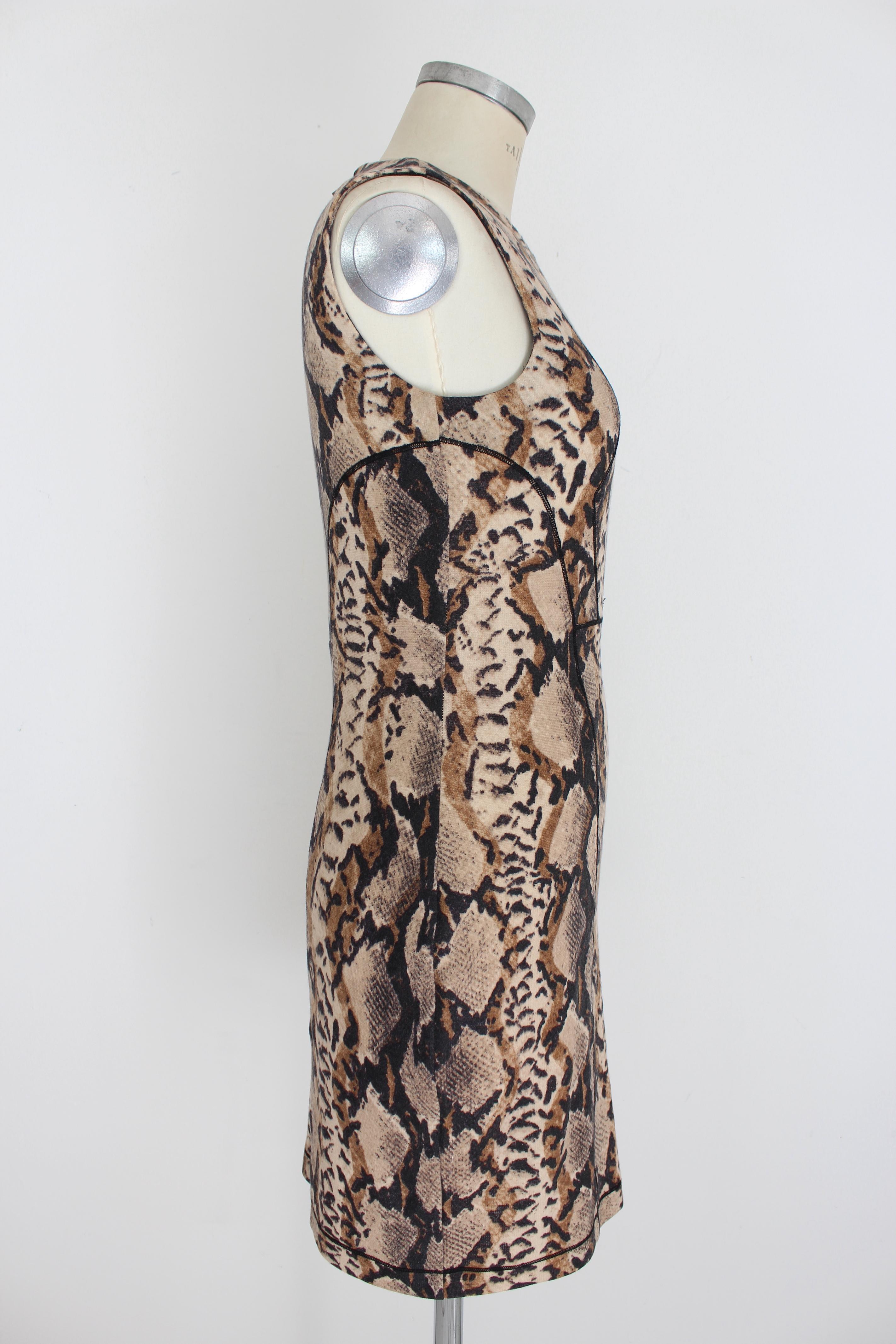 Blumarine 2000s women's dress. Sheath dress with animalier pattern, brown and beige. Zipper closure along the back and side. Fabric 88% wool, 12% polyamide. Made in Italy.

Condition: Excellent

Item used few times, it remains in its excellent