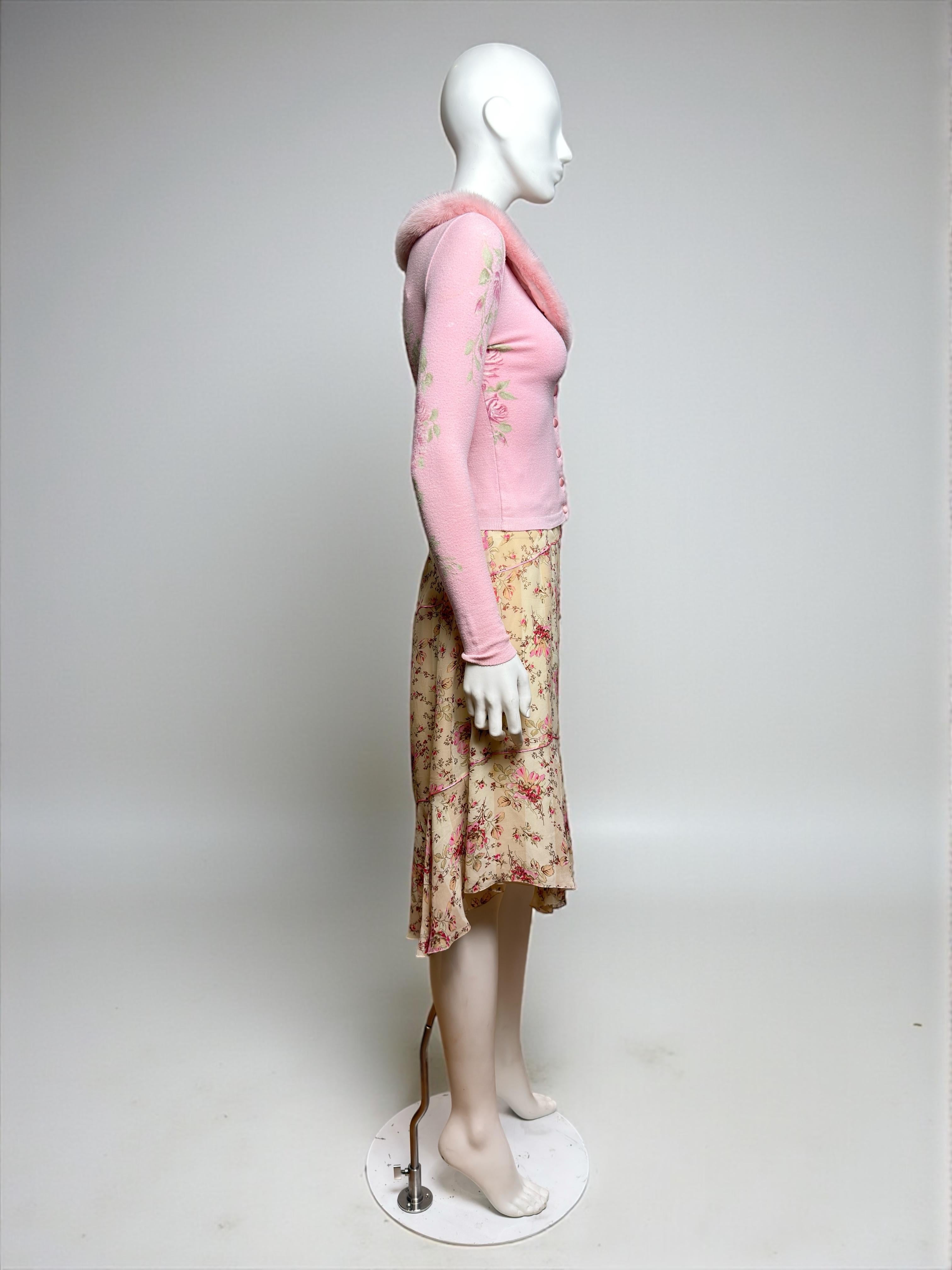 Blumarine F/W 1999 Conjunto de chaqueta de punto de piel rosa y falda de gasa floral 1