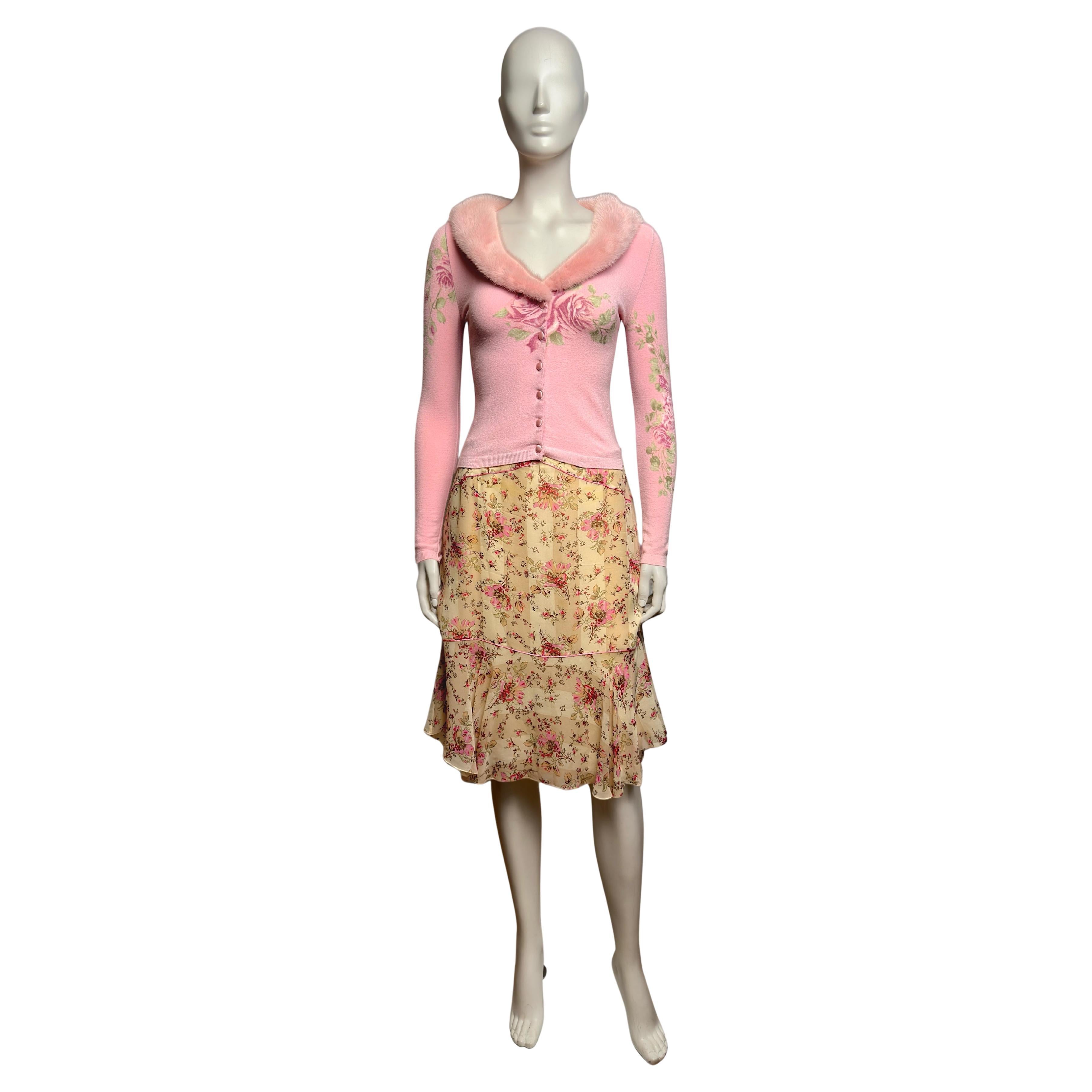 Blumarine F/W 1999 Conjunto de chaqueta de punto de piel rosa y falda de gasa floral