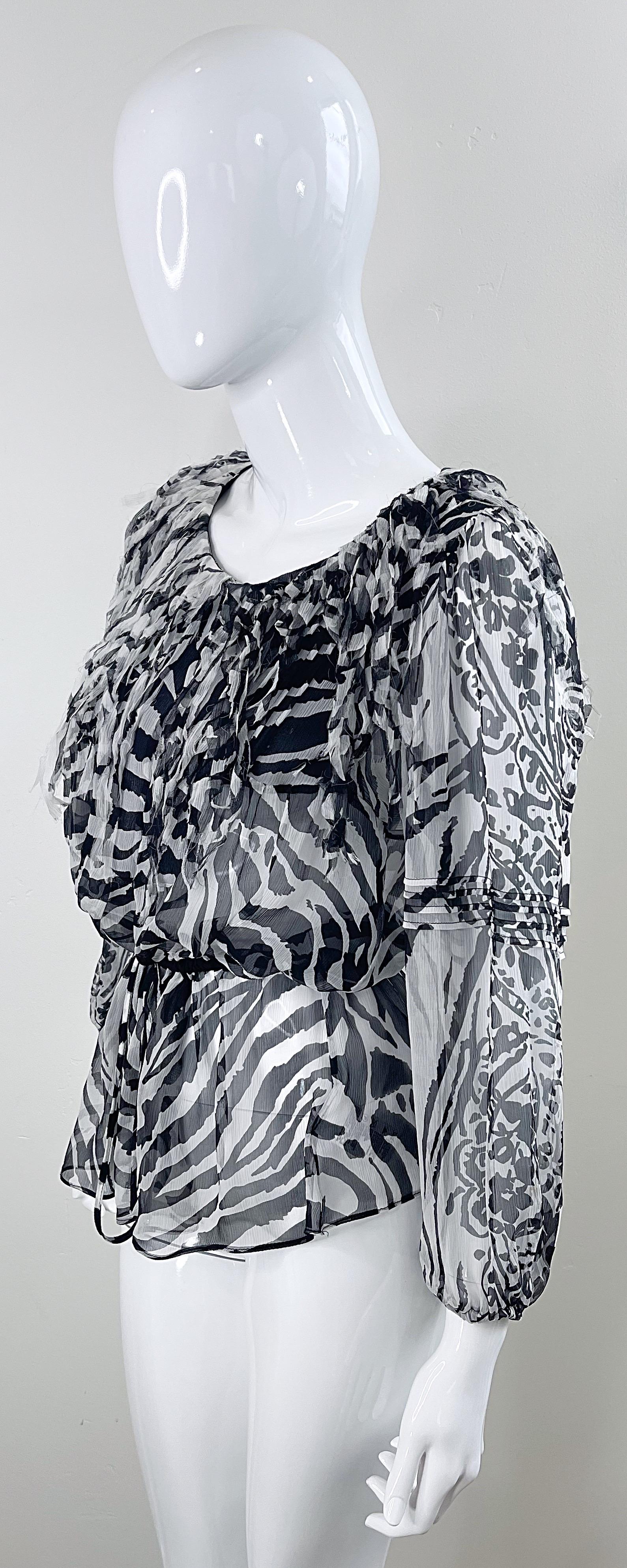 Blumarine Autunno 2010: camicetta in chiffon di seta con stampa zebrata in bianco e nero, con frange. in vendita 8