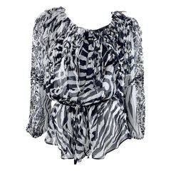 Blumarine Autunno 2010: camicetta in chiffon di seta con stampa zebrata in bianco e nero, con frange.