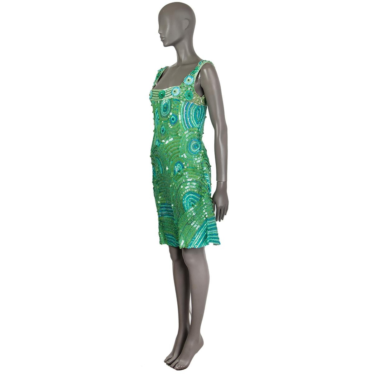 BLUMARINE Grünes SEQUIN PEACOCK-FEATHER SHIFT-Kleid 44 L im Zustand „Hervorragend“ im Angebot in Zürich, CH