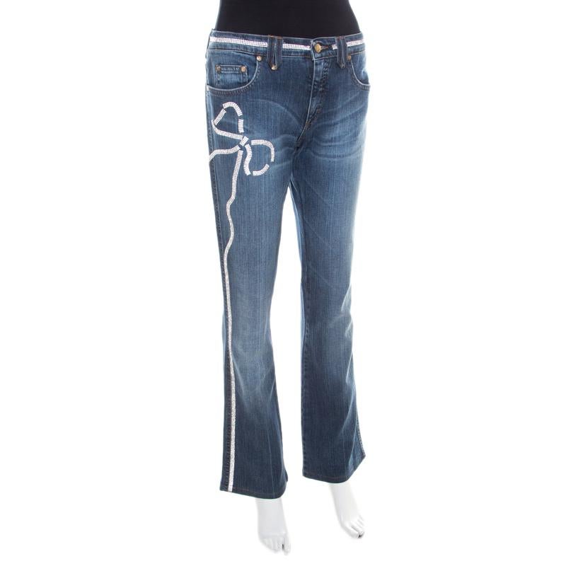 Now style those fabulous T-shirts of yours with these amazing indigo faded effect jeans from Blumarine. They are made of a cotton blend and feature a straight fit silhouette. They flaunt a crystal bow embellishment on the front, belt loops and