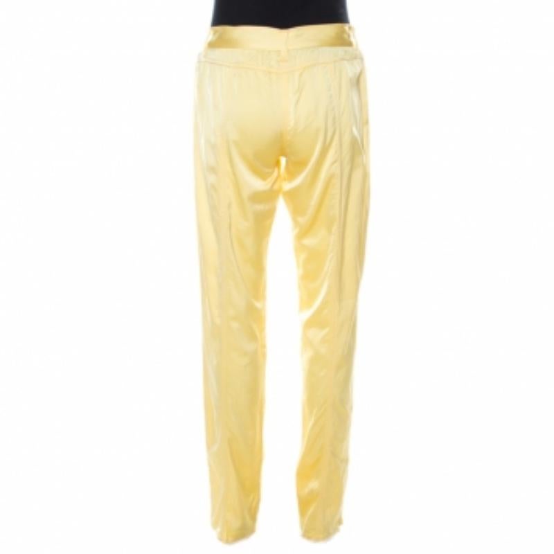 Blumarine, pantaloni in seta giallo limone dal taglio affusolato e rilassato M. I. In condizioni buone in vendita a Dubai, Al Qouz 2