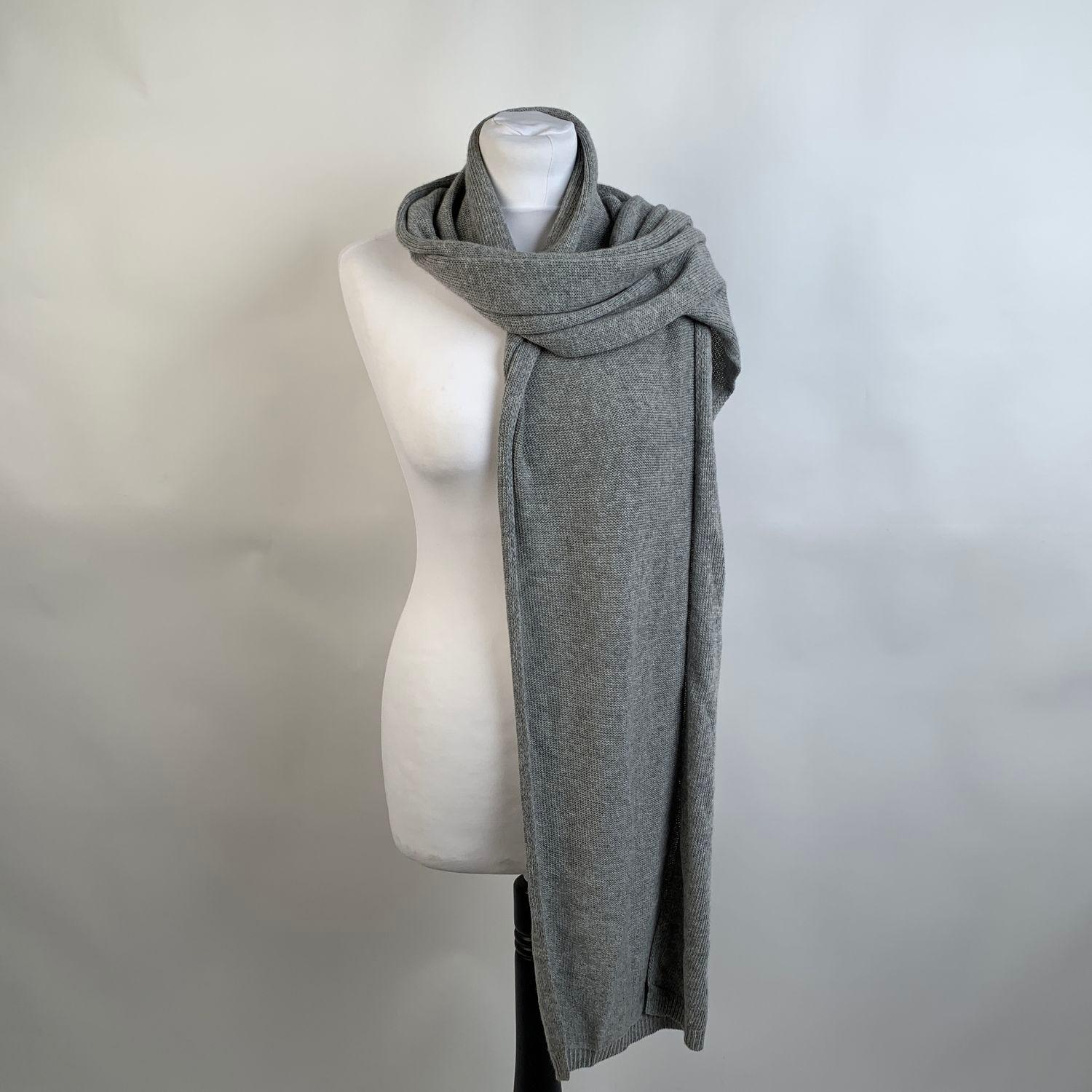 Blumarine wrap scarf in gray color. It features B letter, made of rhinestones. Composition: 40% Nylon, 40% Viscose, 10% Silk, 10% Cashmere. Made in Serbia. Width: 16 inches - 40,6 cm - Lenght:82 inches - 208,2 cm




Details

MATERIAL: