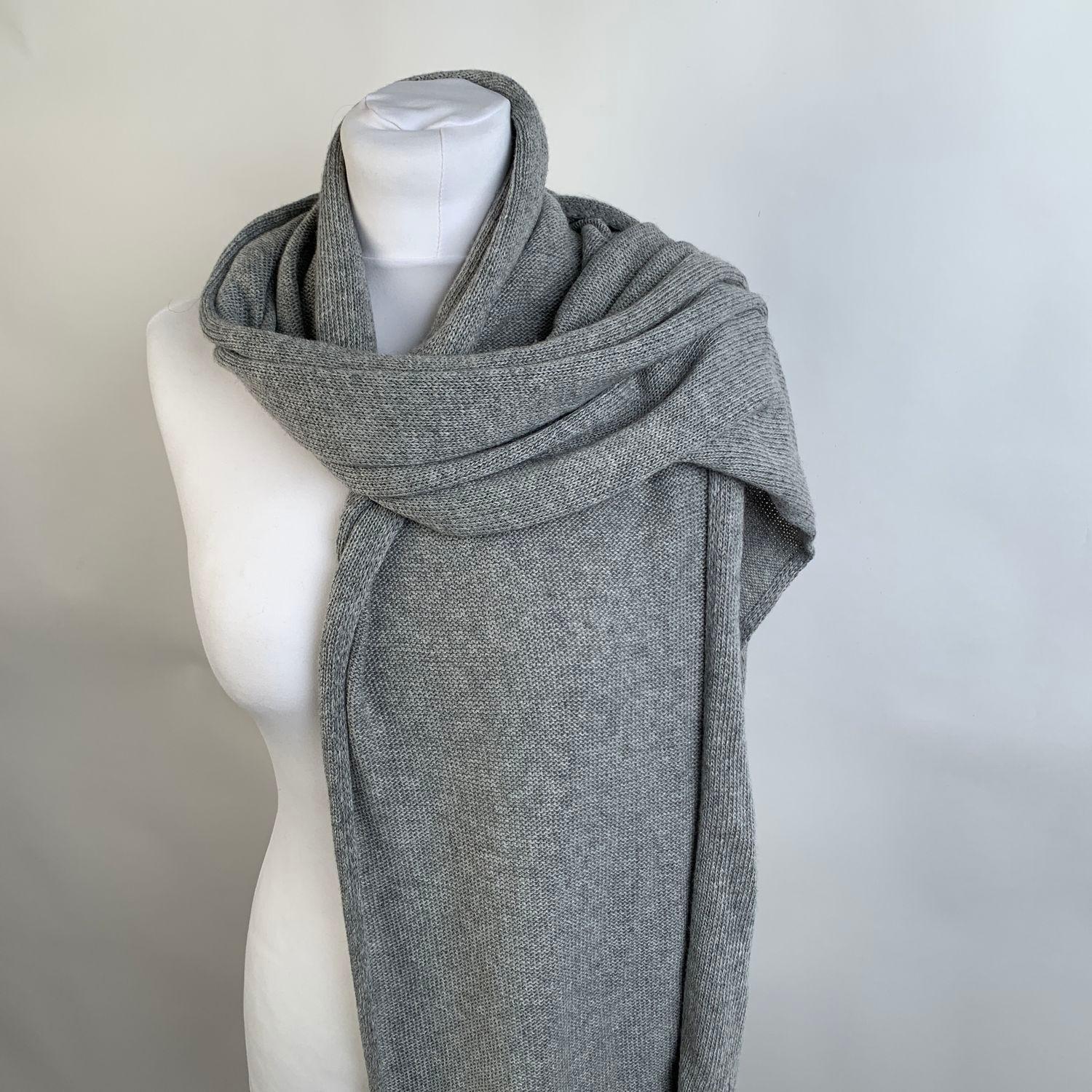 gray knit scarf