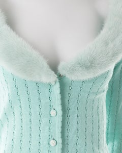 Blumarine mintfarbene Strickjacke mit Fellkragen, Anfang 2000er