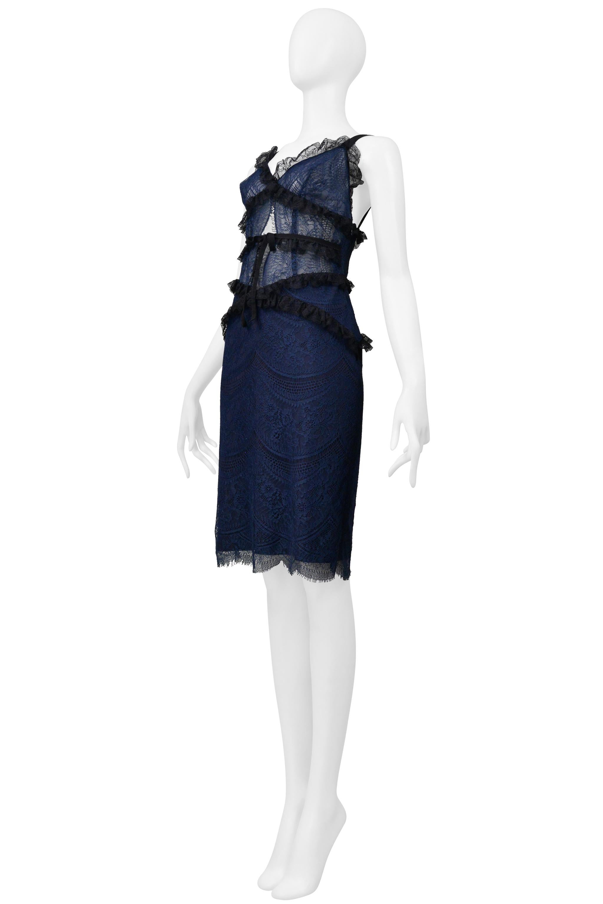 Blumarine Vestido de gasa y encaje azul marino y negro con volantes en Excelente estado para la venta en Los Angeles, CA