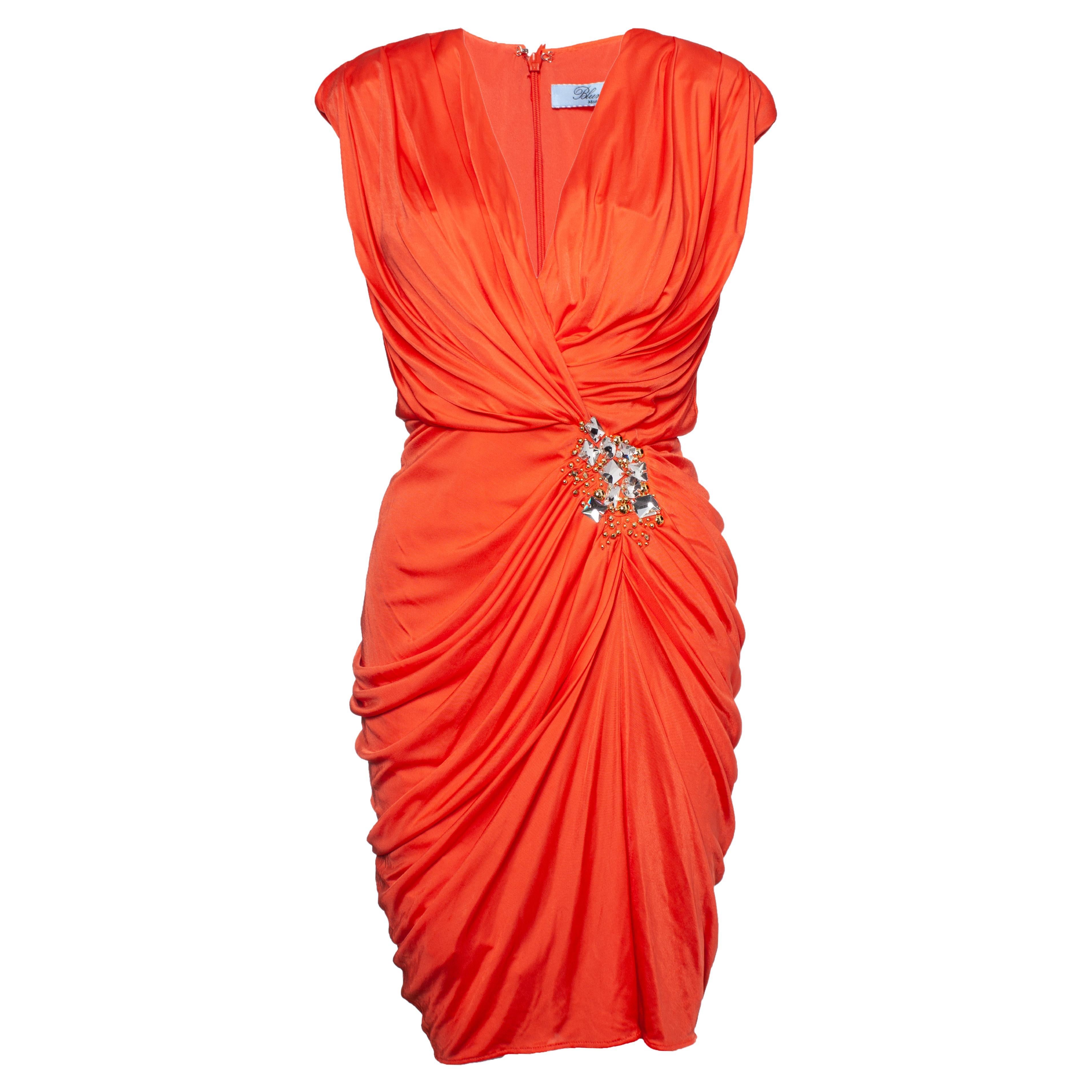 Orangefarbenes drapiertes Kleid aus Blumarin