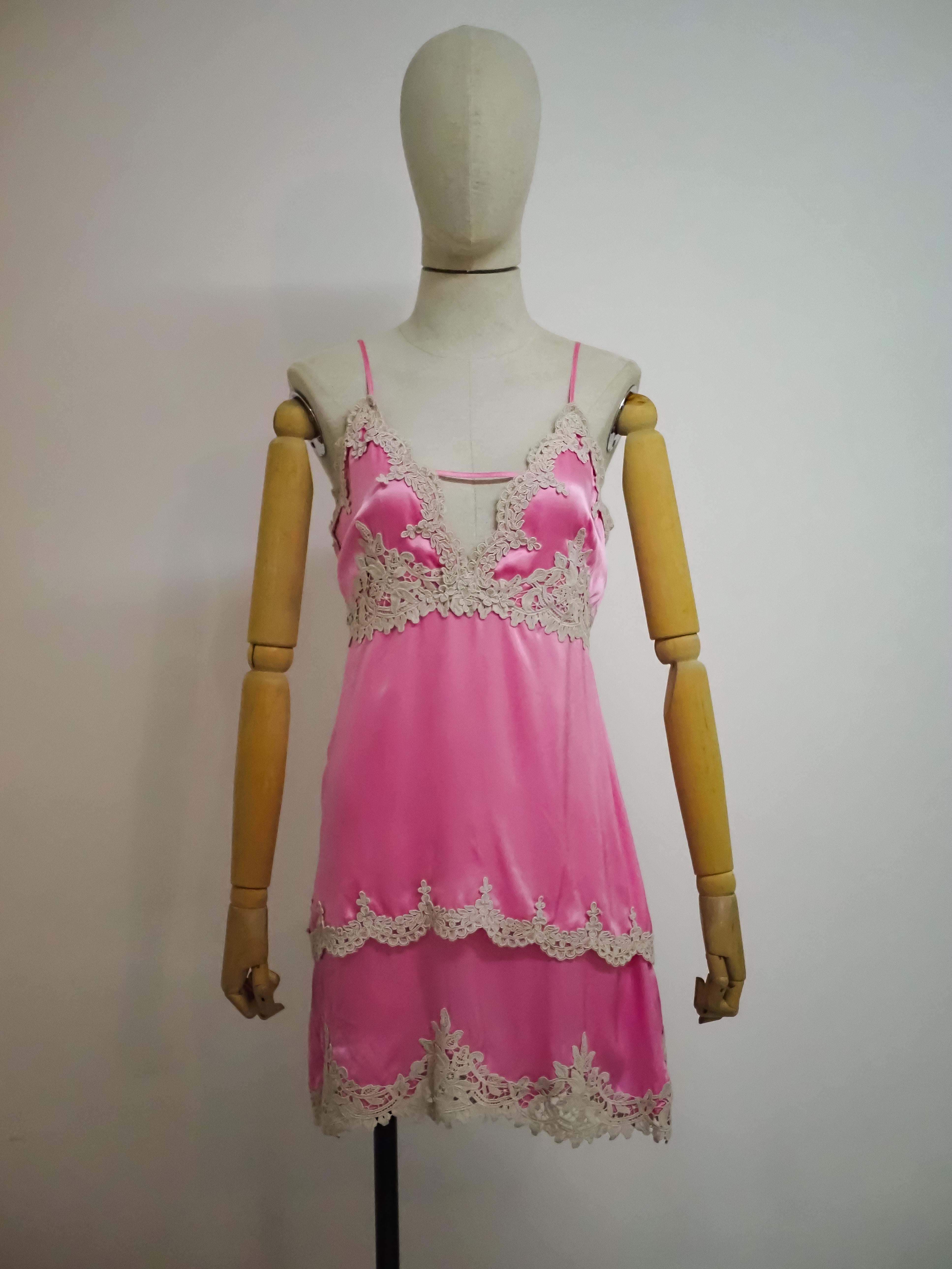 Blumarine rosa Kleid
vollständig in Italien hergestellt 
Größe M 