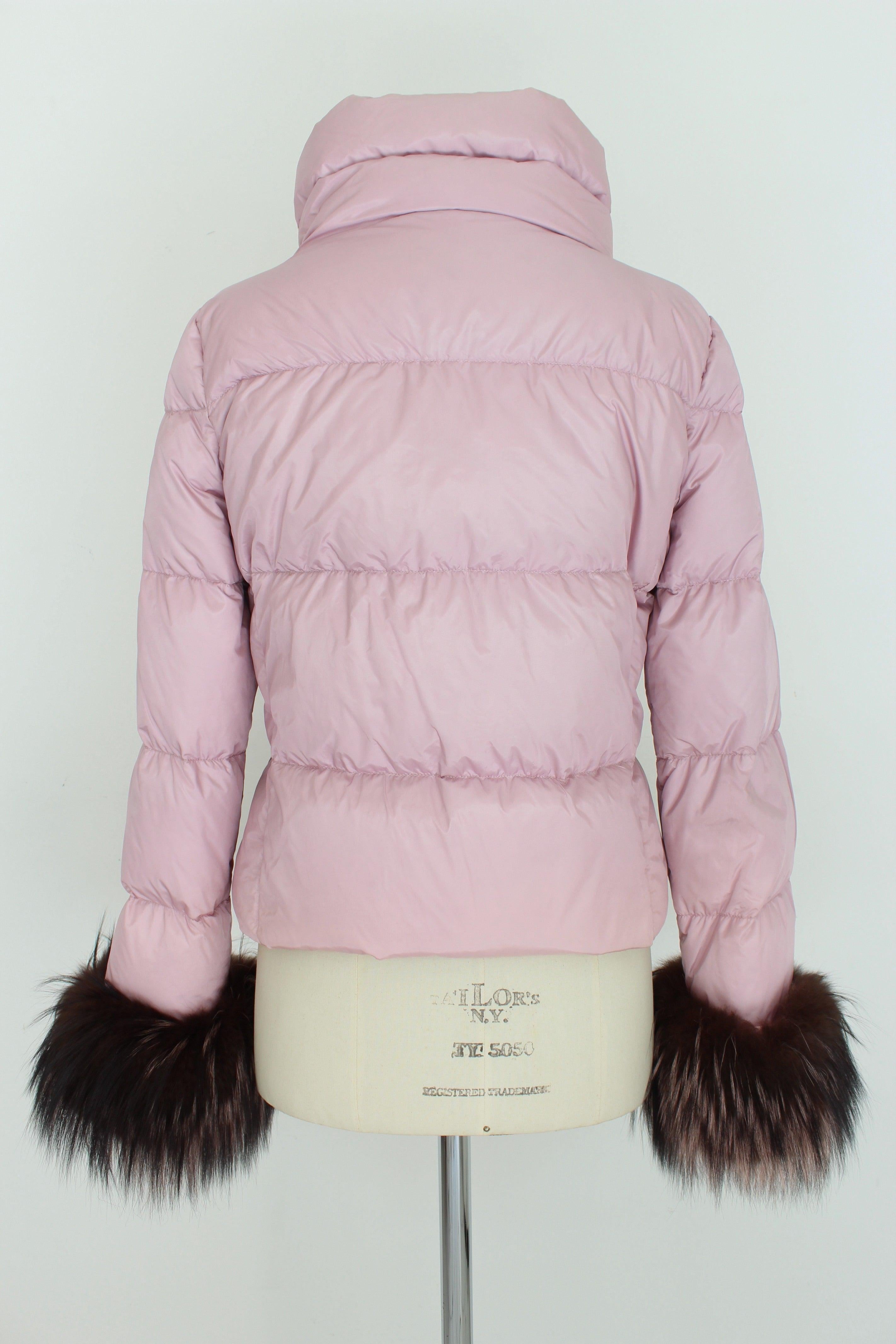 Blumarine 2000s women's jacket. Goose down padded jacket, 100% fox fur cuffs. Pink color with black and pink cuffs. Two-way zipper closure, high collar. 98% polyamide 2% polyester fabric. Made in italy.

Condition: Excellent 

Item used few times,
