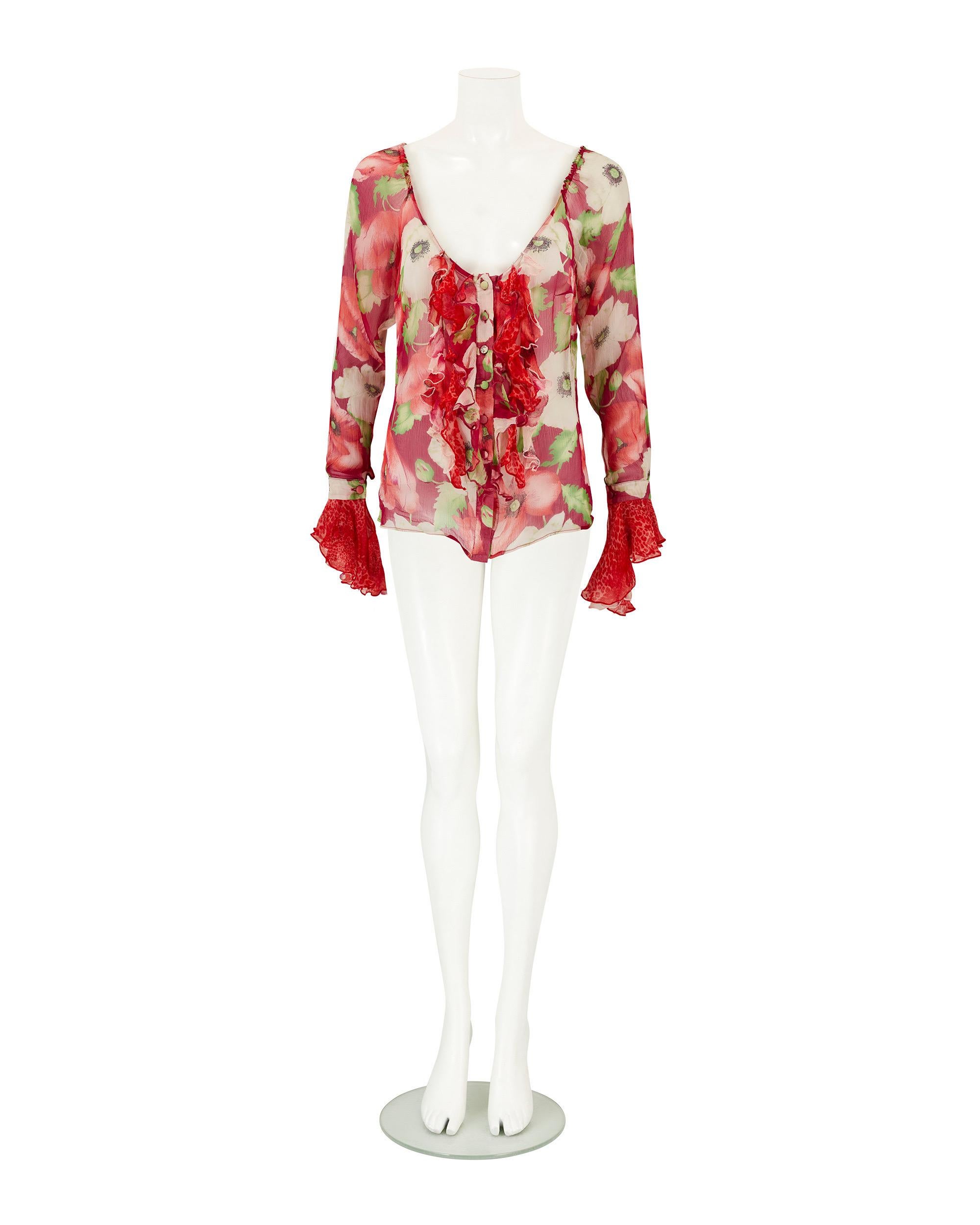 • Blumarine

• De la collection Printemps / Été 2002

• Même imprimé que sur le défilé et même design de blouse que sur le défilé.

• Fabriqué en Italie

Taille :
IT 42 - US 6 - UK 10

Condit :
Excellent état vintage.

Matériau :
100% soie

S'il