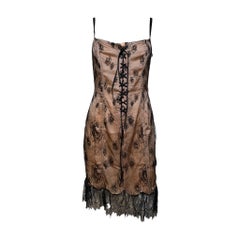 Blumarine, collection printemps-été 2004 : robe-corset en dentelle nude et noire